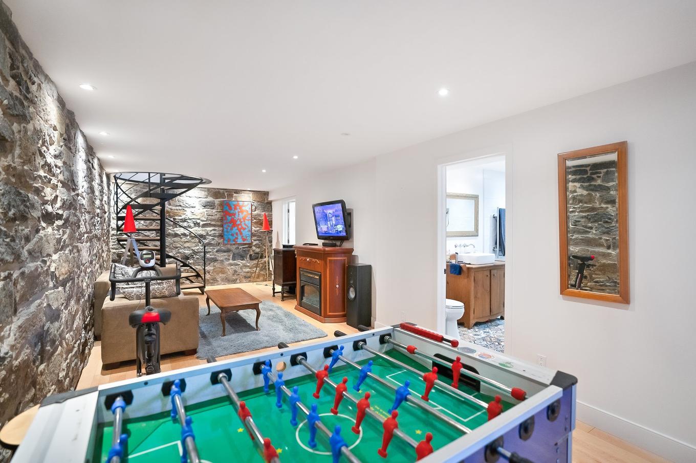 Salle familiale - 5283 - 5287 Rue Berri, Montréal (Le Plateau-Mont-Royal), QC