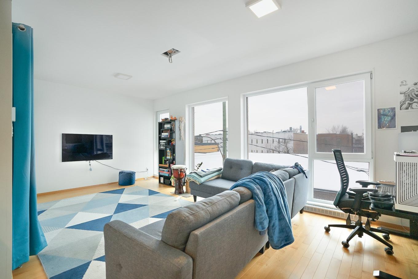 Salon - 5283 - 5287 Rue Berri, Montréal (Le Plateau-Mont-Royal), QC