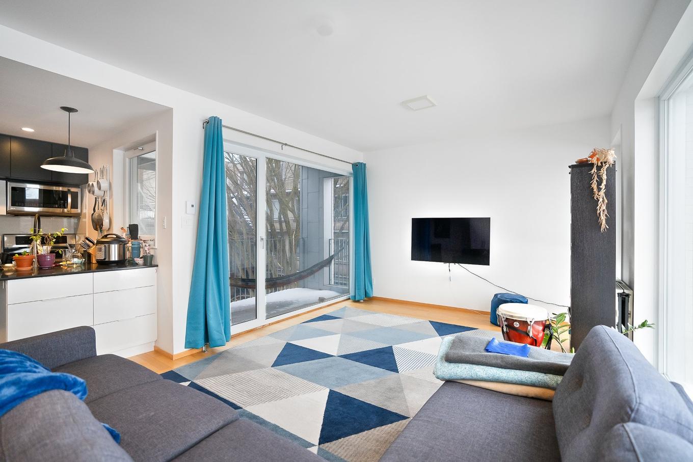 Salon - 5283 - 5287 Rue Berri, Montréal (Le Plateau-Mont-Royal), QC