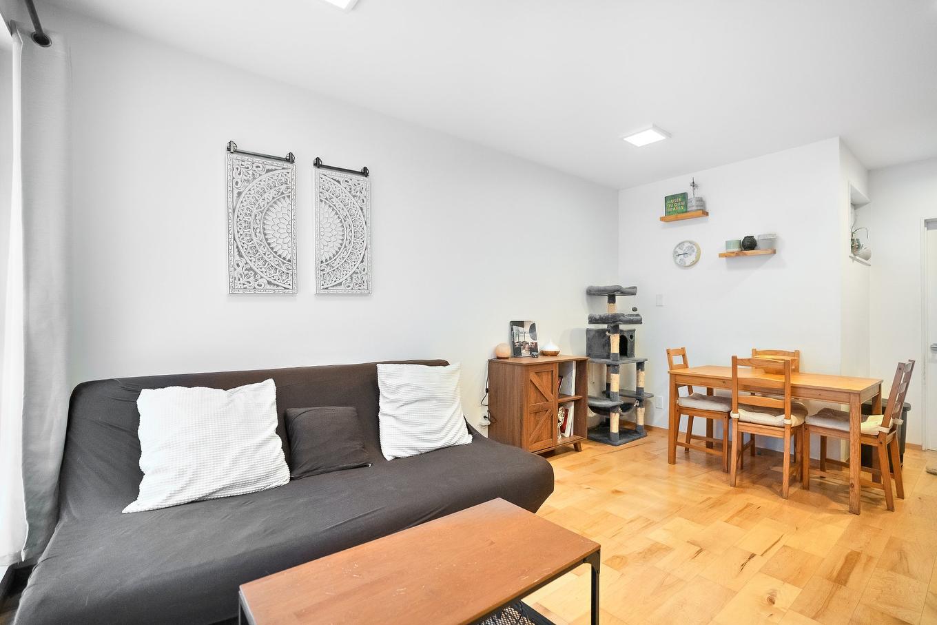 Salon - 5283 - 5287 Rue Berri, Montréal (Le Plateau-Mont-Royal), QC