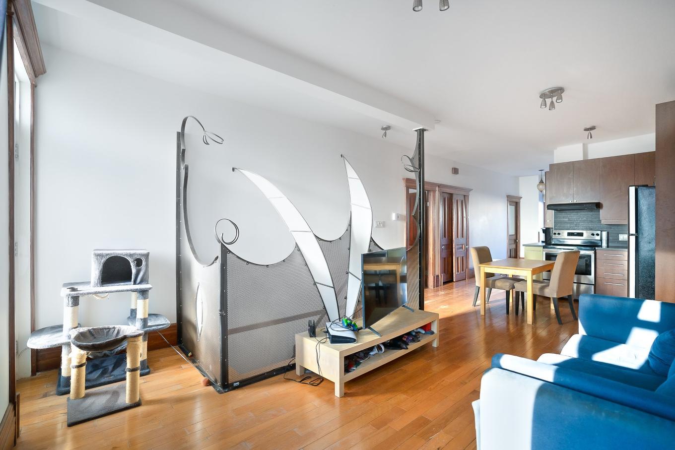 Salon - 5283 - 5287 Rue Berri, Montréal (Le Plateau-Mont-Royal), QC