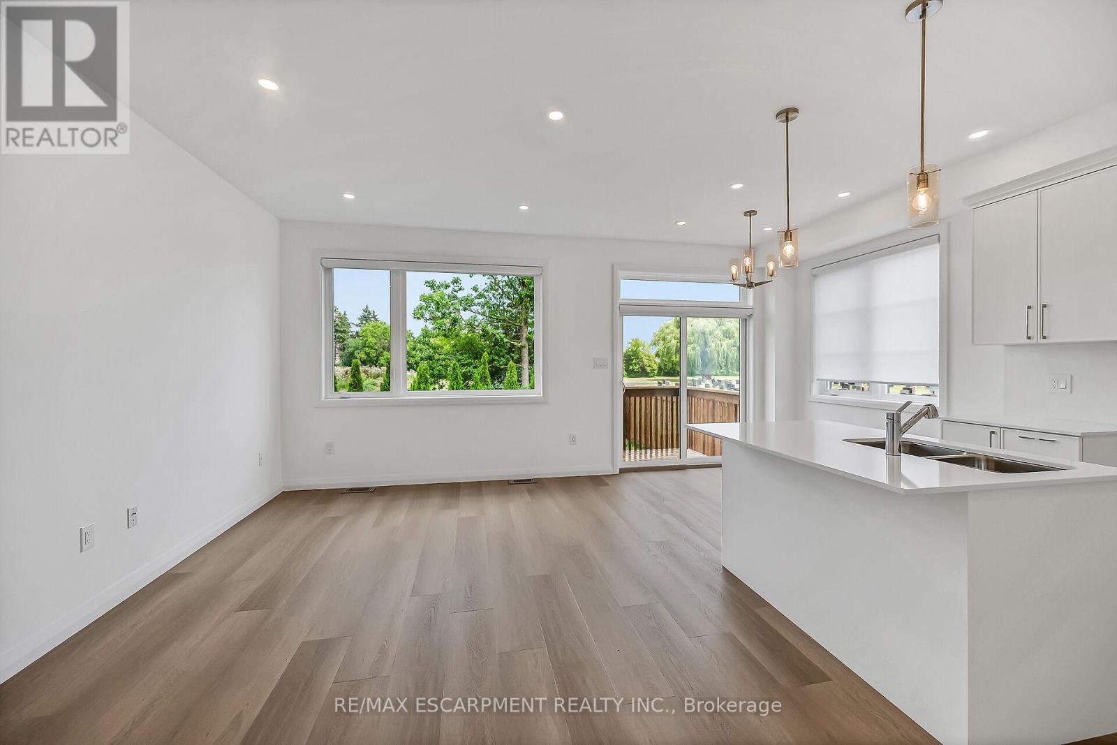 385 Limeridge Road E, Hamilton, ON - Indoor