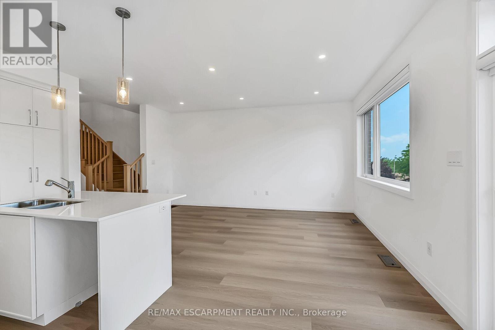 385 Limeridge Road E, Hamilton, ON - Indoor