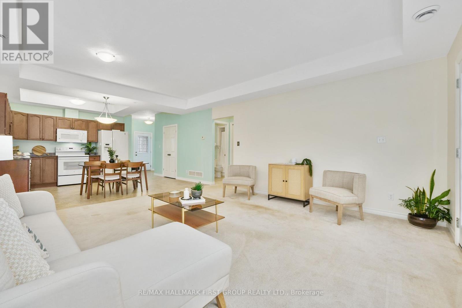 202 - 17 George Court, Cramahe, ON - Indoor Photo Showing Living Room