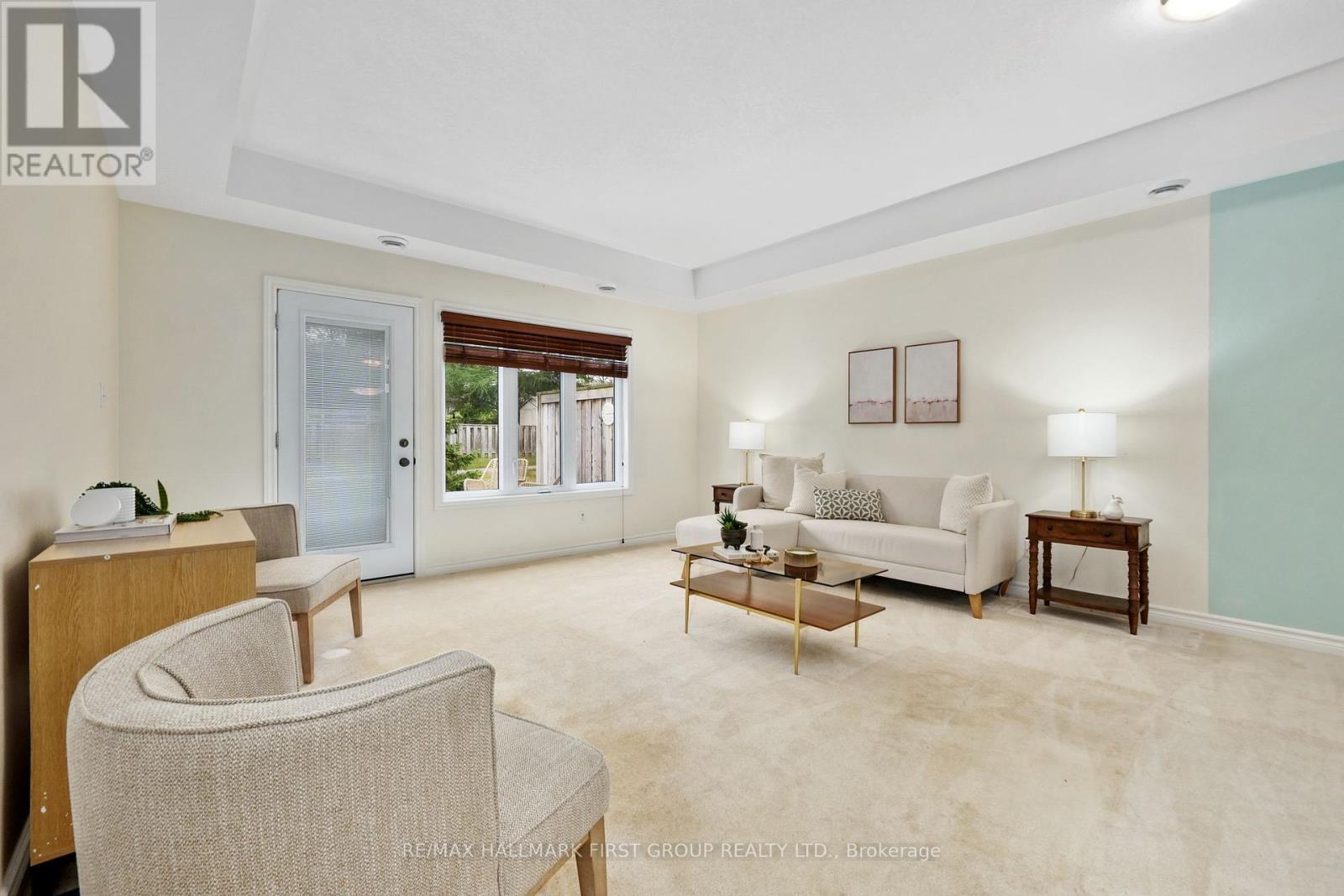 202 - 17 George Court, Cramahe, ON - Indoor Photo Showing Living Room