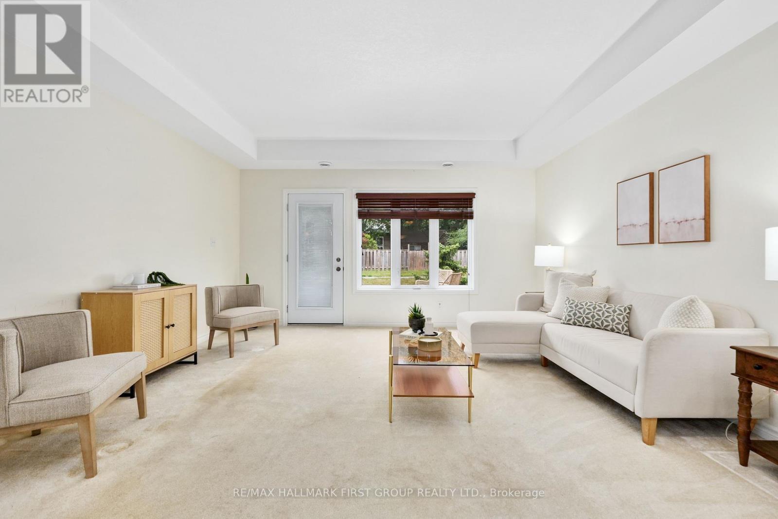 202 - 17 George Court, Cramahe, ON - Indoor Photo Showing Living Room