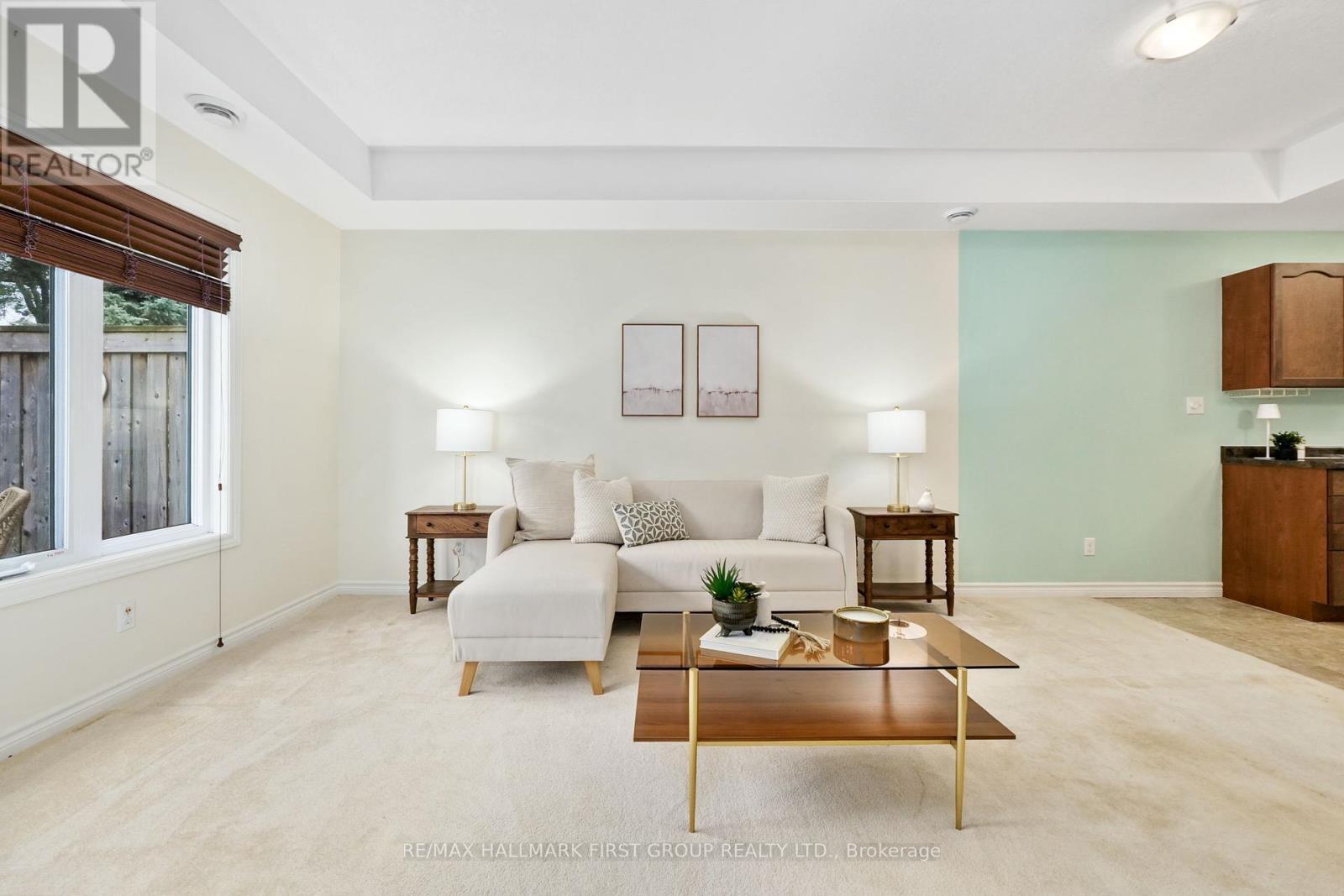 202 - 17 George Court, Cramahe, ON - Indoor Photo Showing Living Room