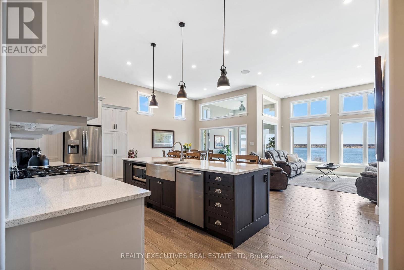 13 Flett Street, Edwardsburgh/Cardinal, ON - Indoor Photo Showing Kitchen With Upgraded Kitchen