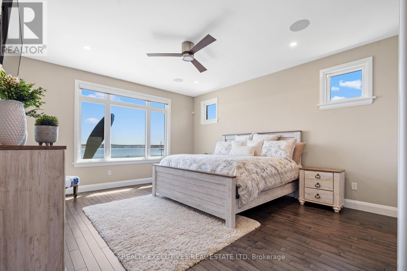 13 Flett Street, Edwardsburgh/Cardinal, ON - Indoor Photo Showing Bedroom