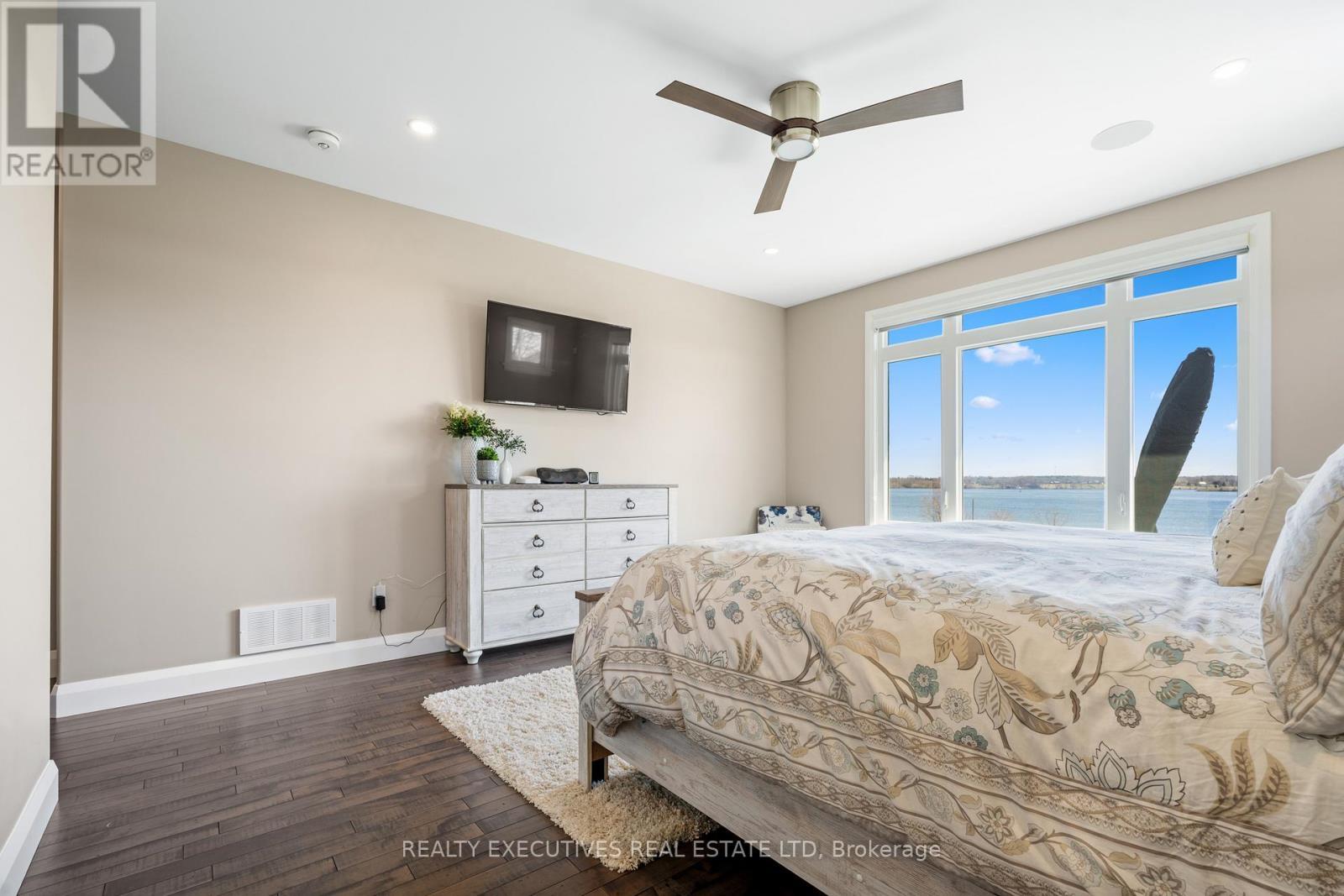 13 Flett Street, Edwardsburgh/Cardinal, ON - Indoor Photo Showing Bedroom