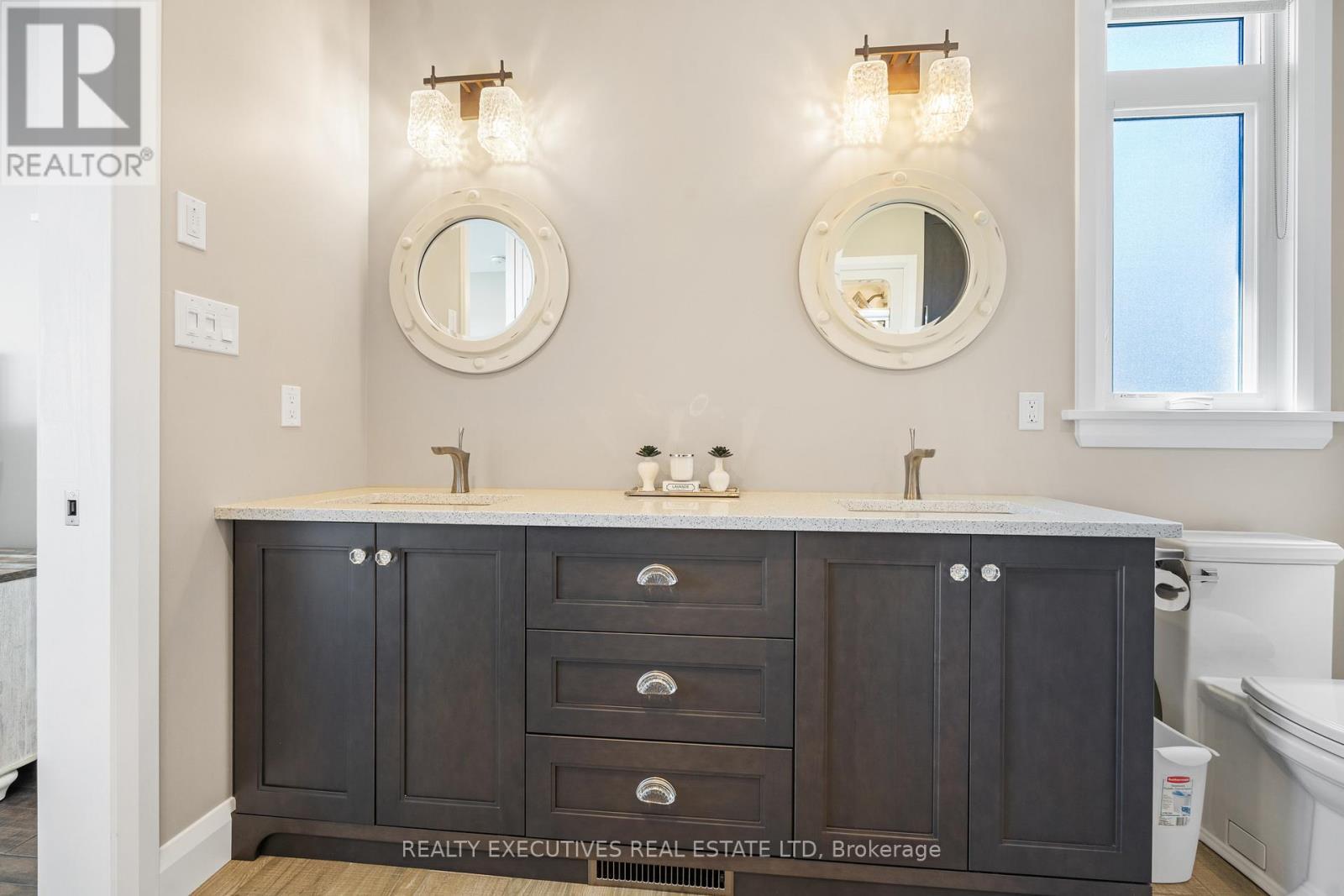 13 Flett Street, Edwardsburgh/Cardinal, ON - Indoor Photo Showing Bathroom