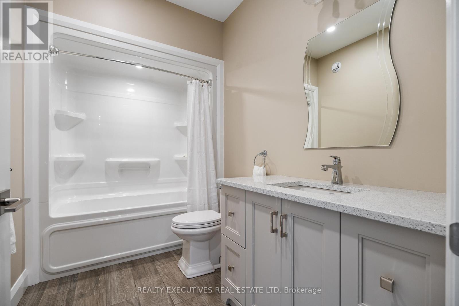 13 Flett Street, Edwardsburgh/Cardinal, ON - Indoor Photo Showing Bathroom