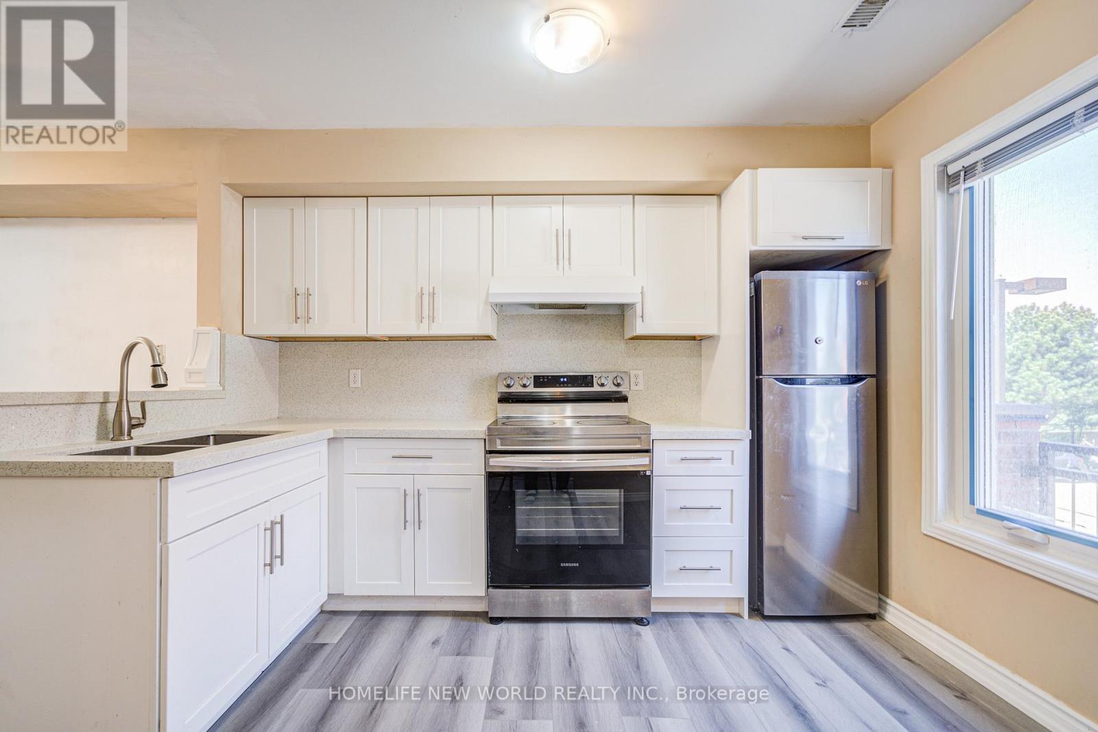 23 - 3895 Doug Leavens Boulevard, Mississauga, ON - Indoor Photo Showing Kitchen With Double Sink