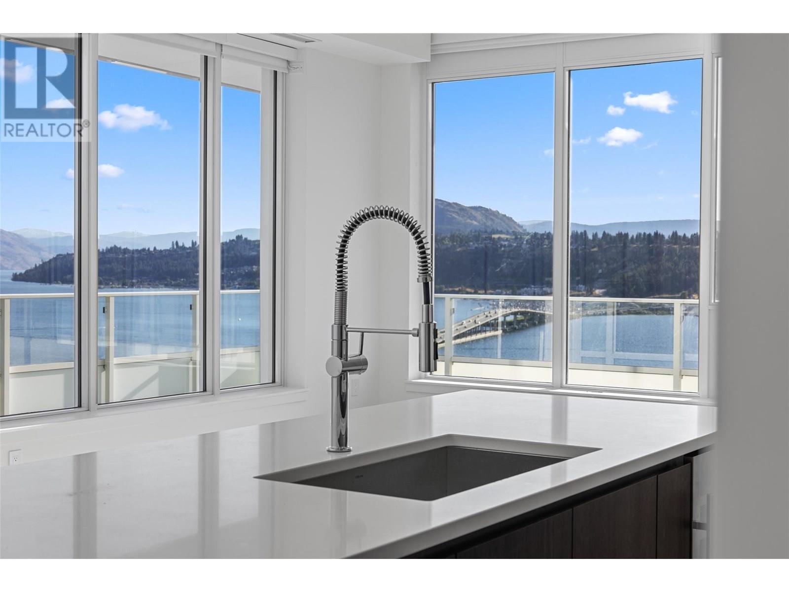 238 Leon Avenue Unit# 2207, Kelowna, BC - Indoor Photo Showing Kitchen