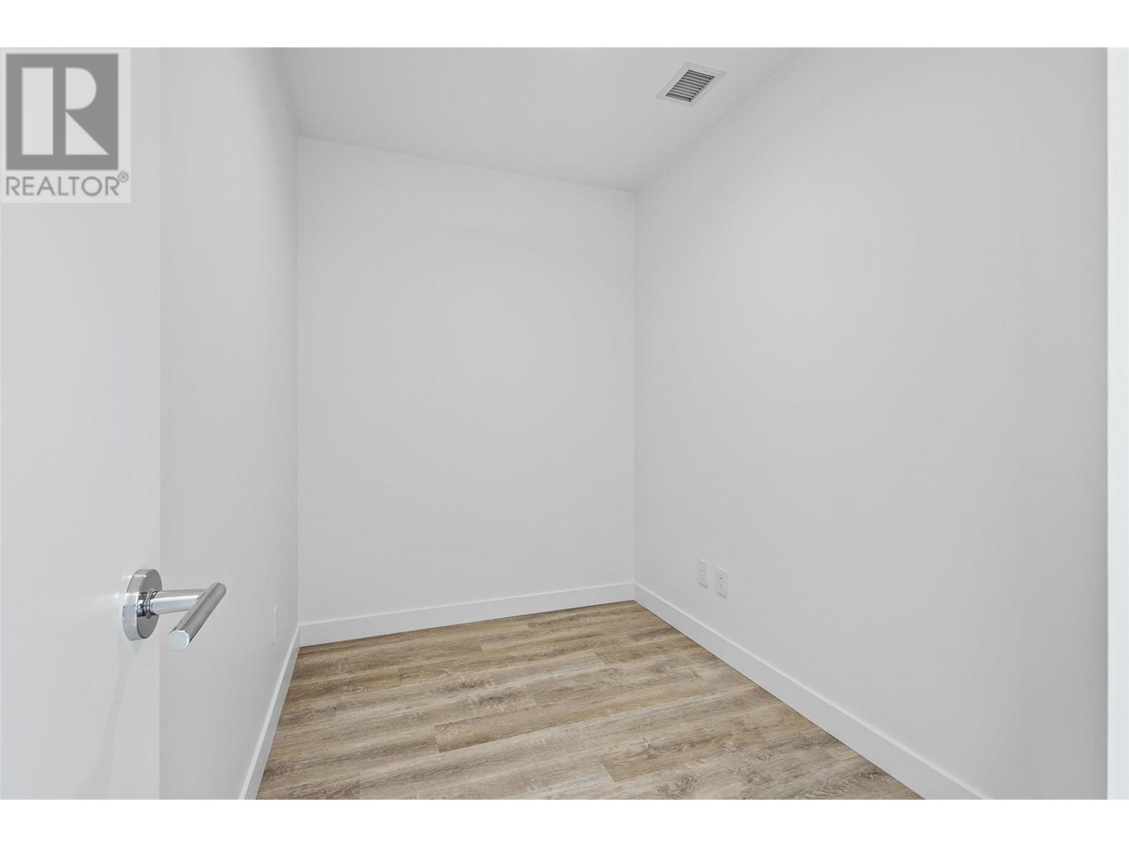 238 Leon Avenue Unit# 2207, Kelowna, BC - Indoor Photo Showing Other Room