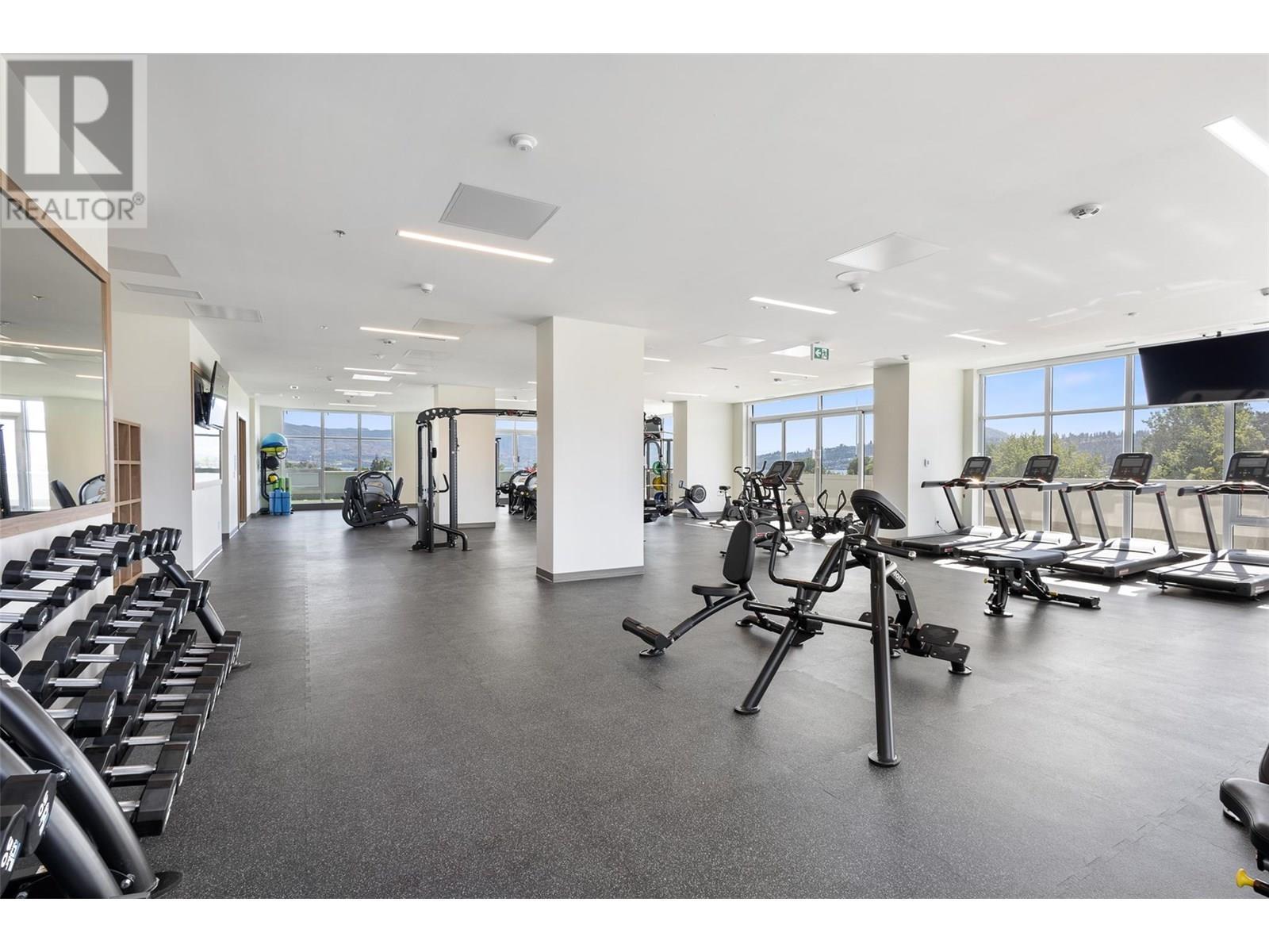 238 Leon Avenue Unit# 2207, Kelowna, BC - Indoor Photo Showing Gym Room