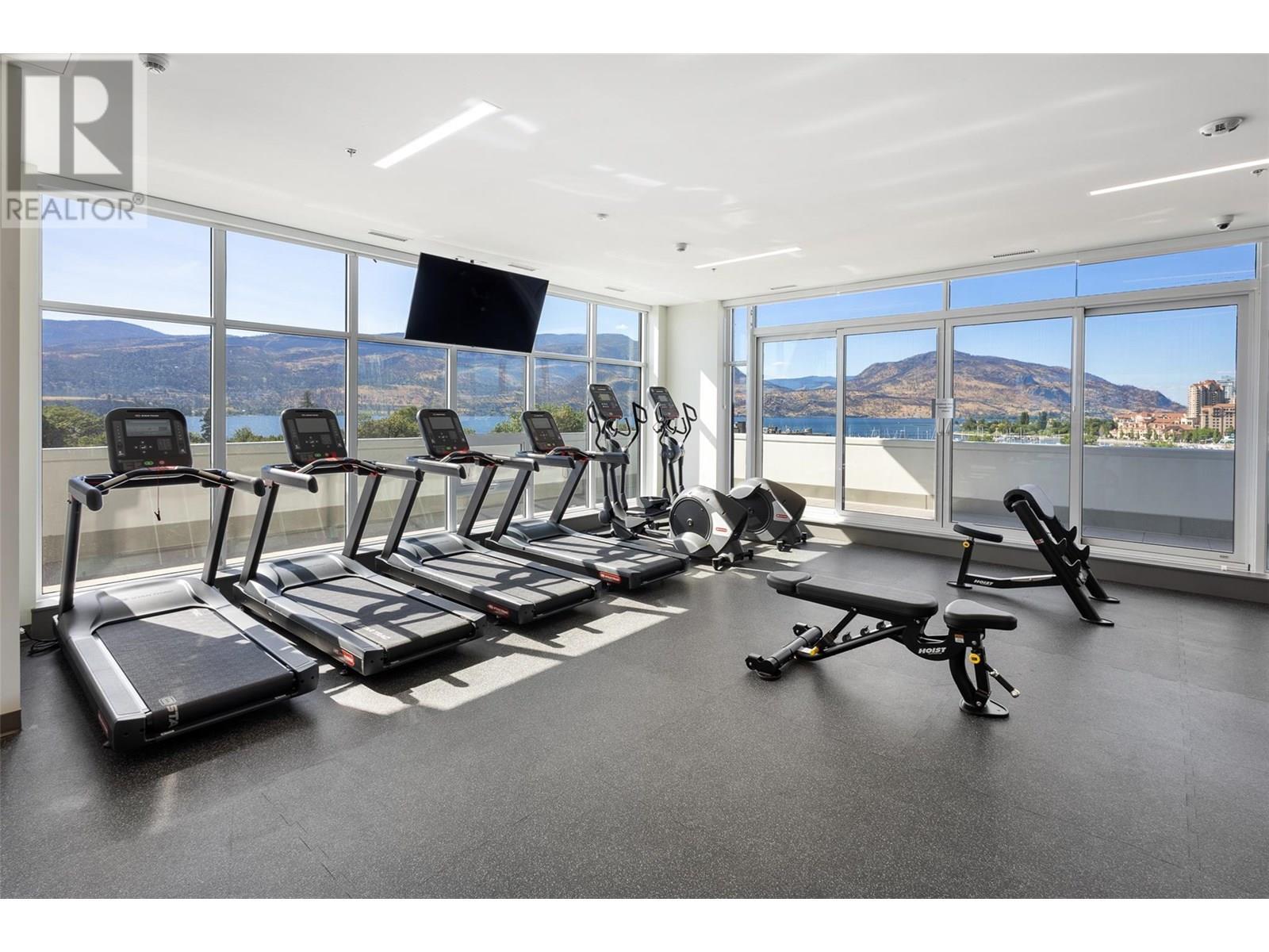 238 Leon Avenue Unit# 2207, Kelowna, BC - Indoor Photo Showing Gym Room
