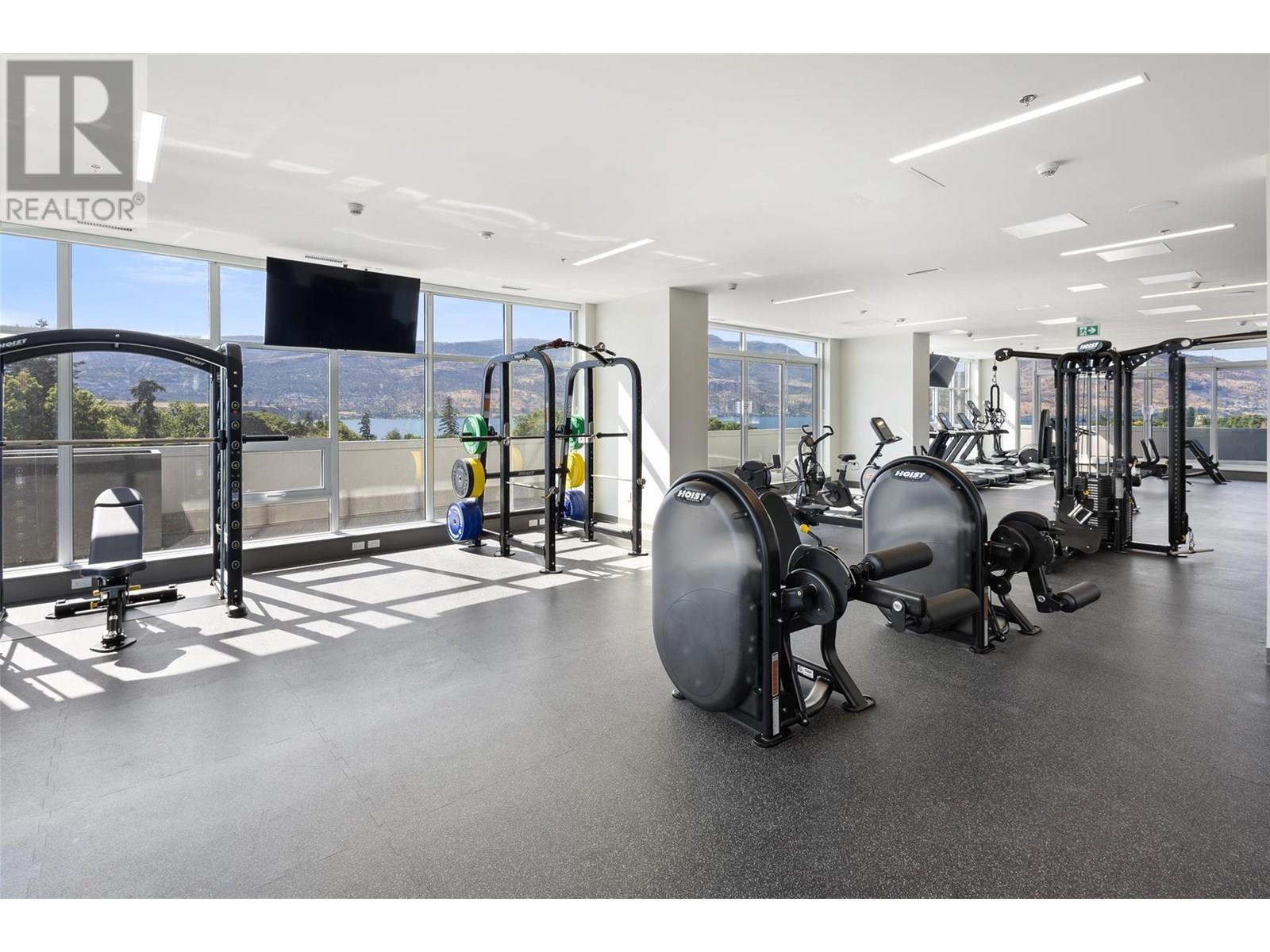 238 Leon Avenue Unit# 2207, Kelowna, BC - Indoor Photo Showing Gym Room