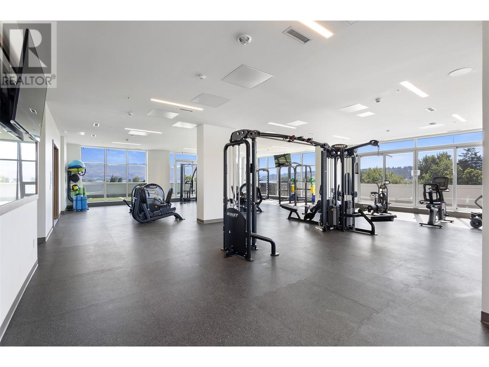 238 Leon Avenue Unit# 2207, Kelowna, BC - Indoor Photo Showing Gym Room
