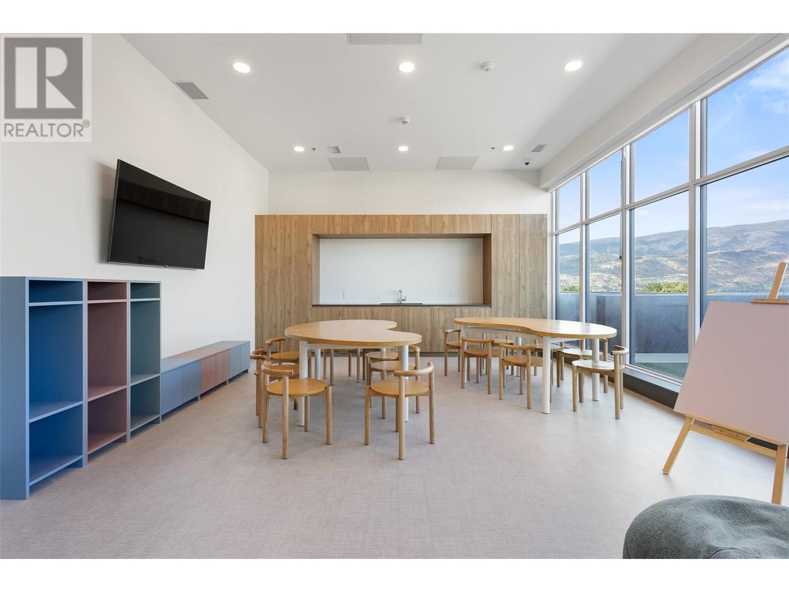 238 Leon Avenue Unit# 2207, Kelowna, BC - Indoor Photo Showing Other Room