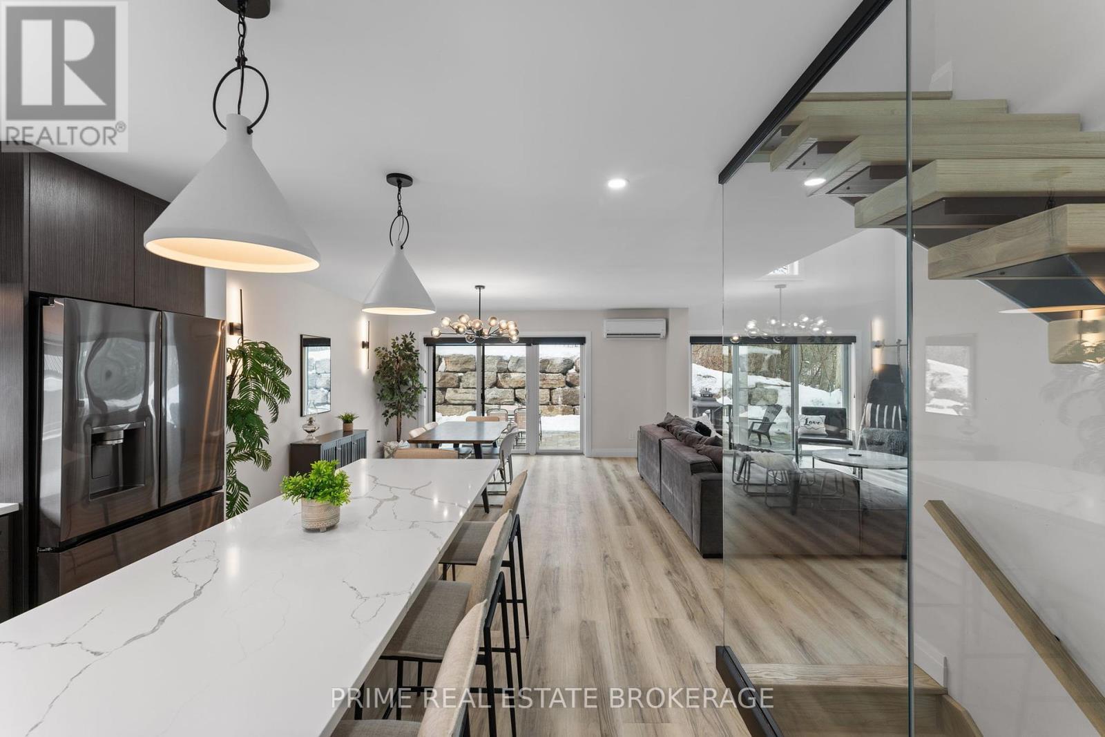 35 Walker Street, Lambton Shores (Grand Bend), ON - Indoor