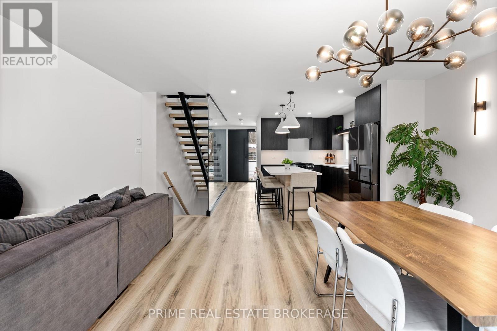 35 Walker Street, Lambton Shores (Grand Bend), ON - Indoor Photo Showing Dining Room