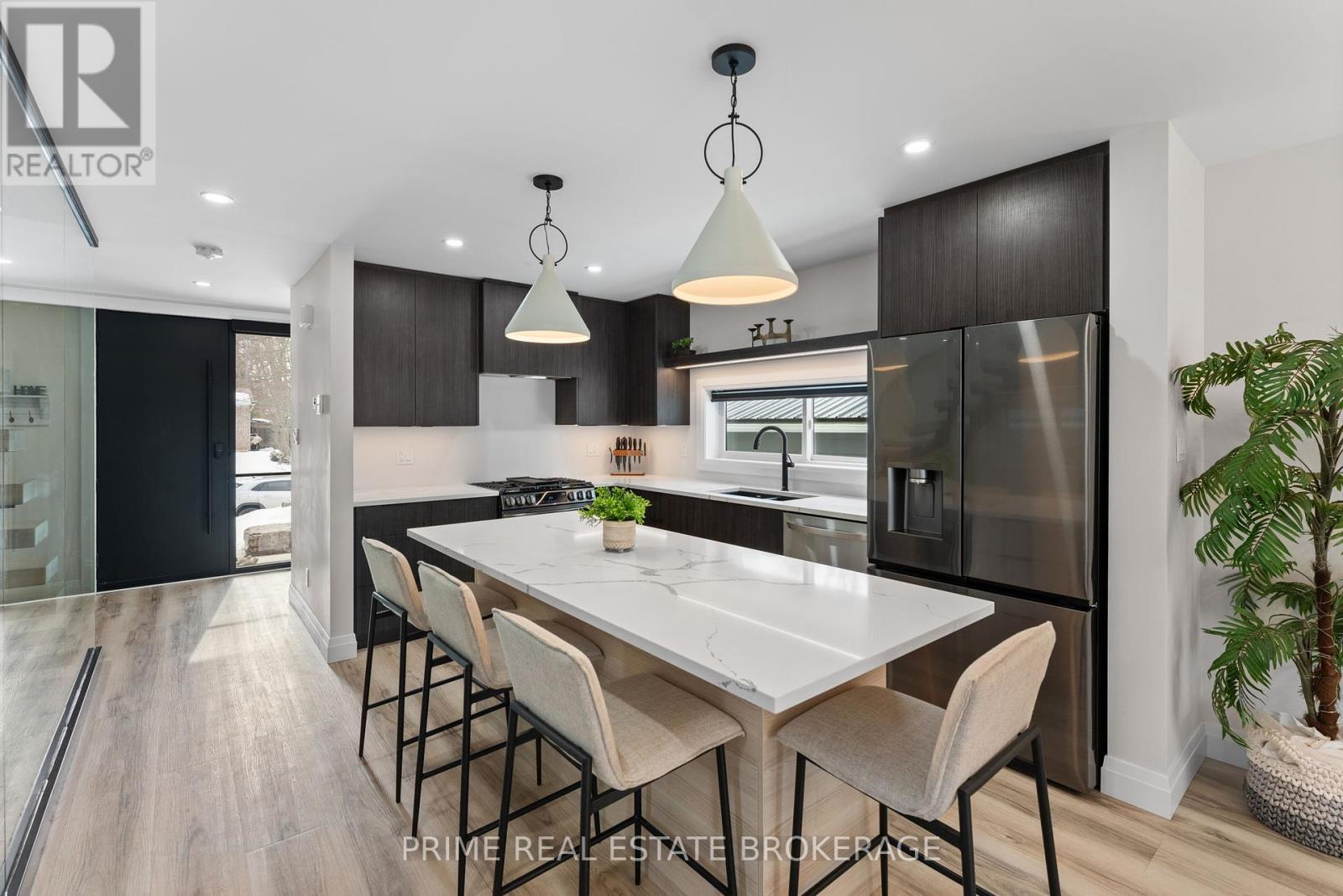 35 Walker Street, Lambton Shores (Grand Bend), ON - Indoor