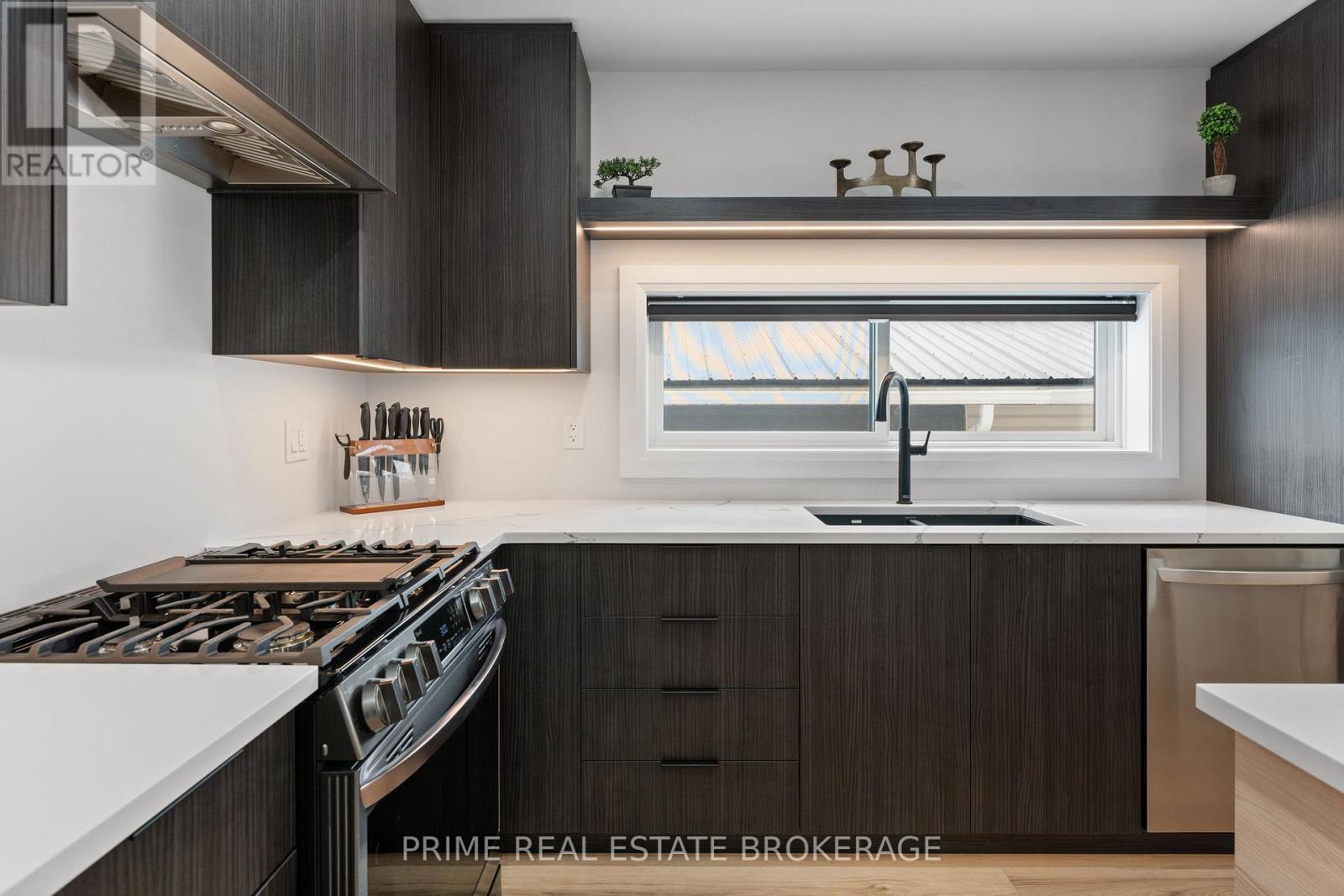 35 Walker Street, Lambton Shores (Grand Bend), ON - Indoor Photo Showing Kitchen With Double Sink With Upgraded Kitchen