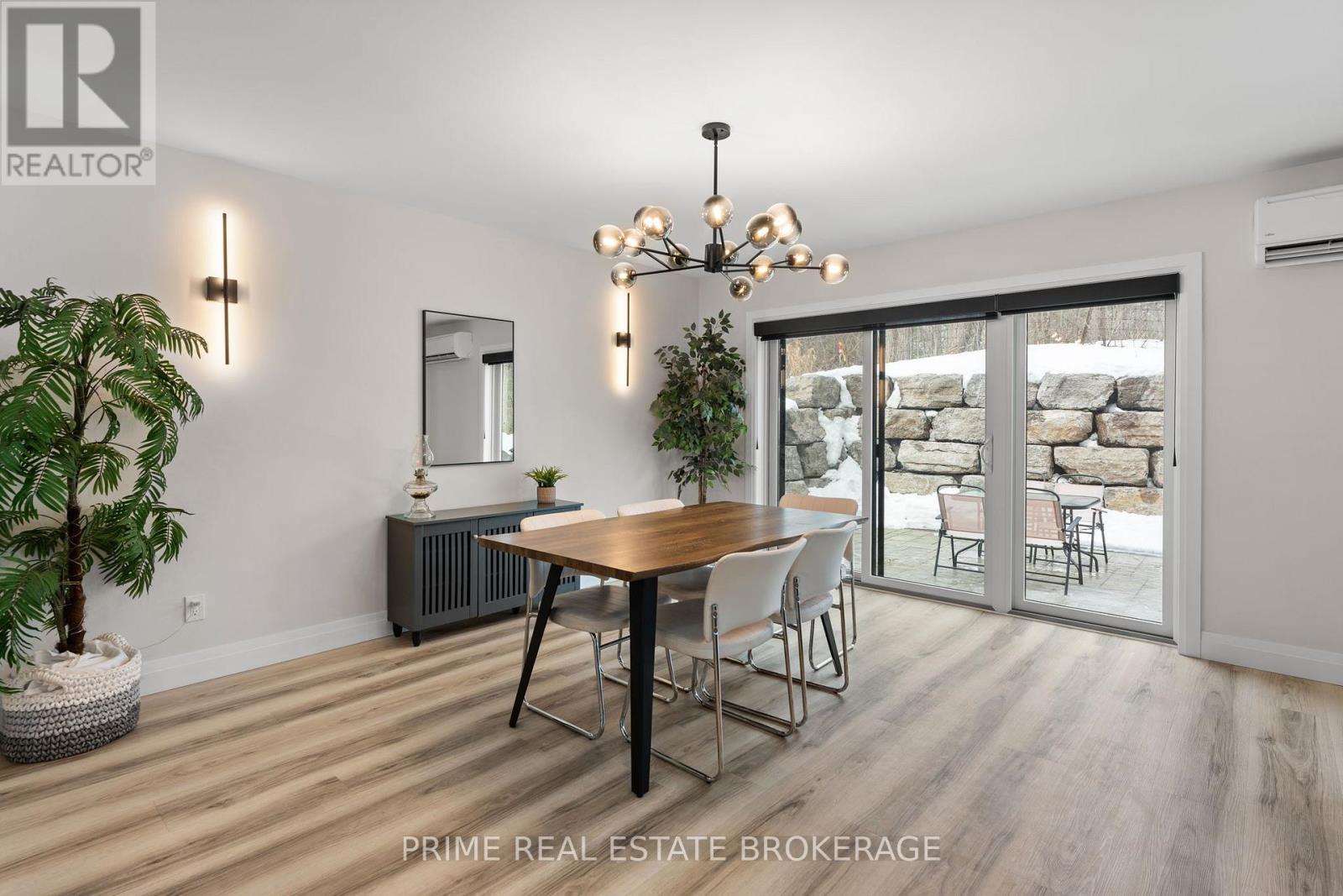 35 Walker Street, Lambton Shores (Grand Bend), ON - Indoor