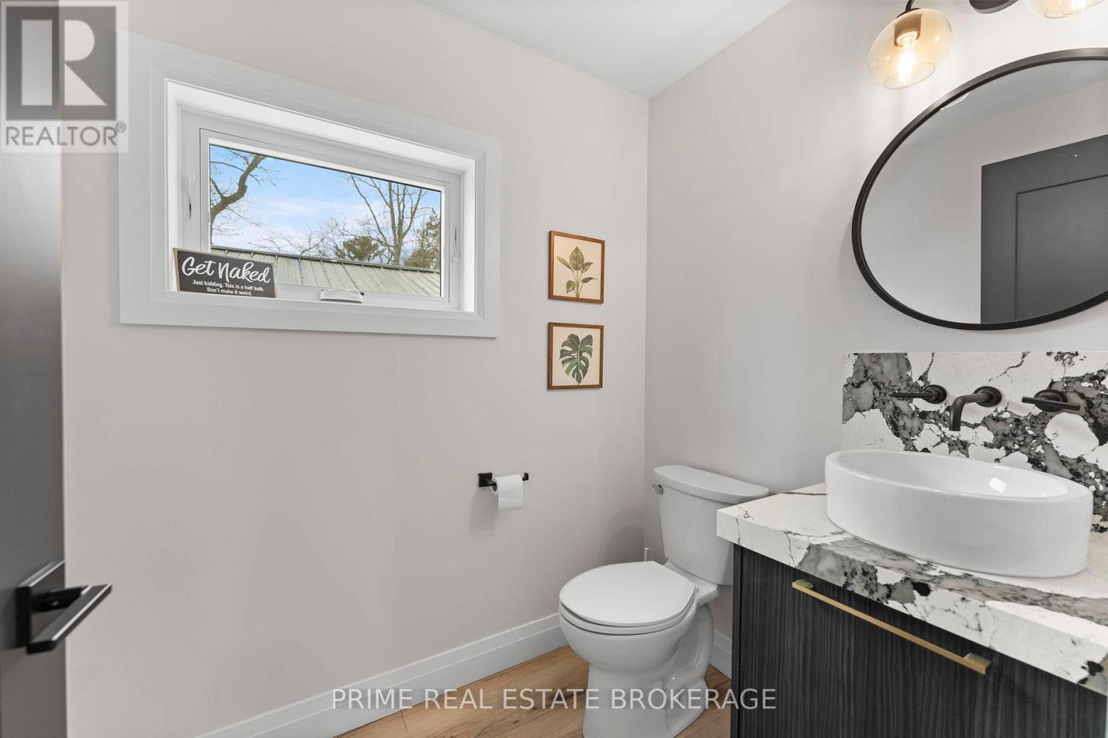 35 Walker Street, Lambton Shores (Grand Bend), ON - Indoor Photo Showing Bathroom