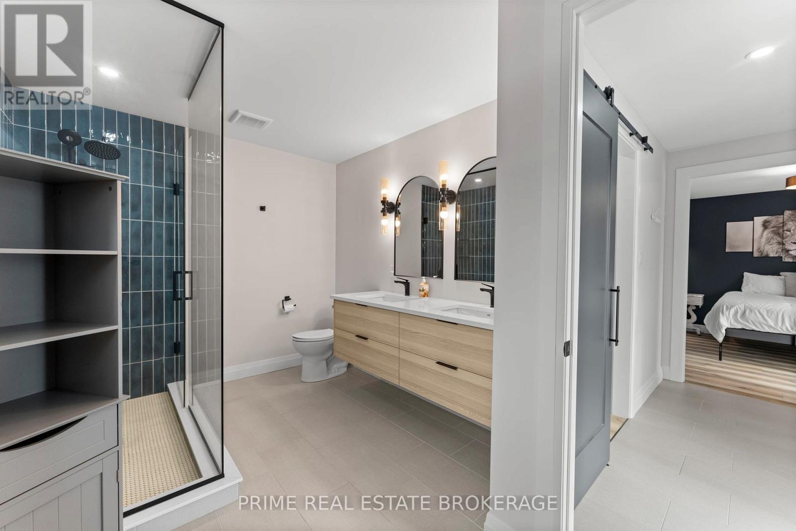 35 Walker Street, Lambton Shores (Grand Bend), ON - Indoor Photo Showing Bathroom