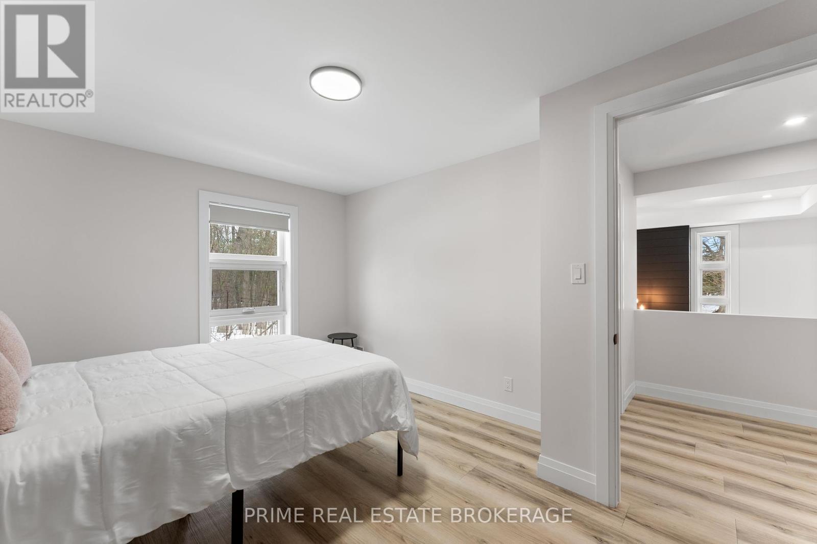 35 Walker Street, Lambton Shores (Grand Bend), ON - Indoor Photo Showing Bedroom