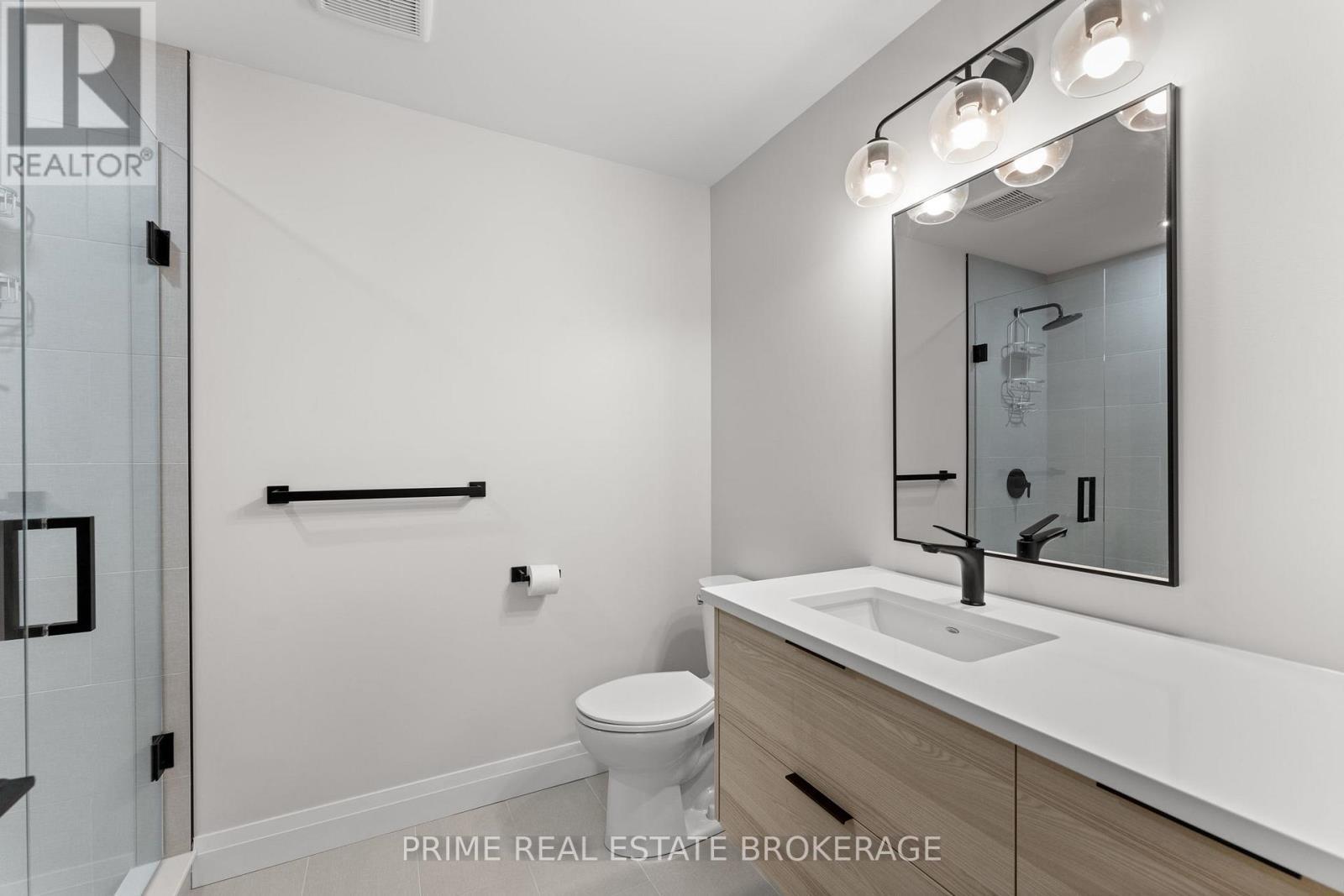 35 Walker Street, Lambton Shores (Grand Bend), ON - Indoor Photo Showing Bathroom