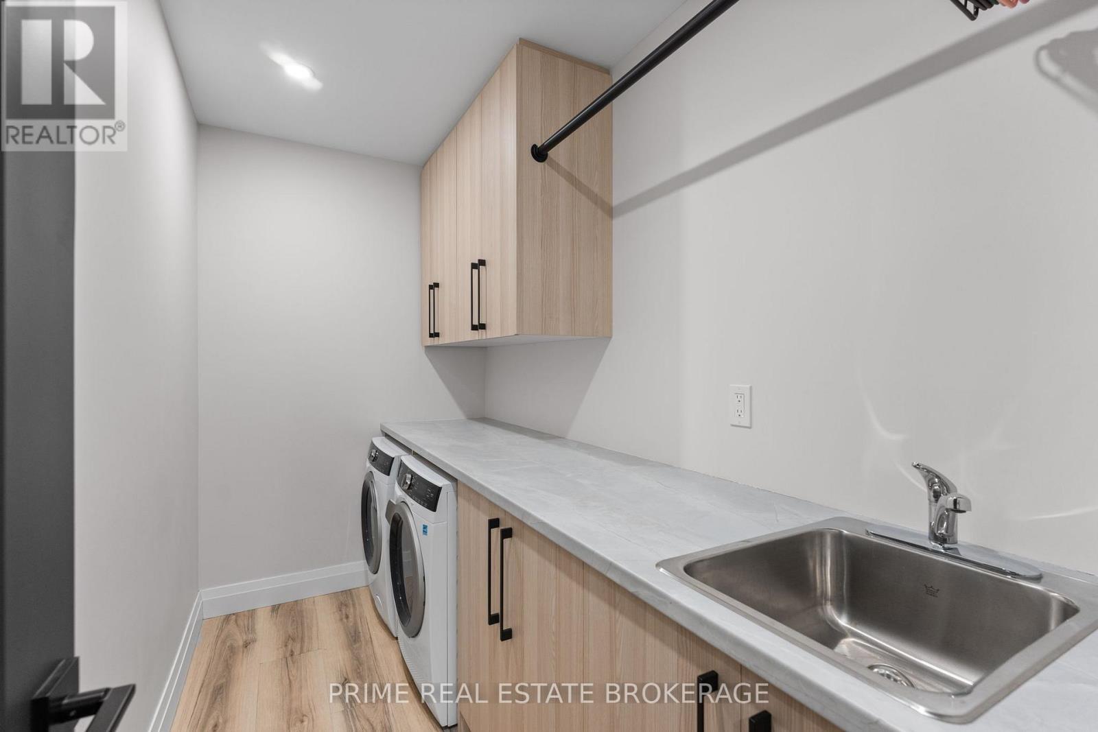 35 Walker Street, Lambton Shores (Grand Bend), ON - Indoor Photo Showing Laundry Room