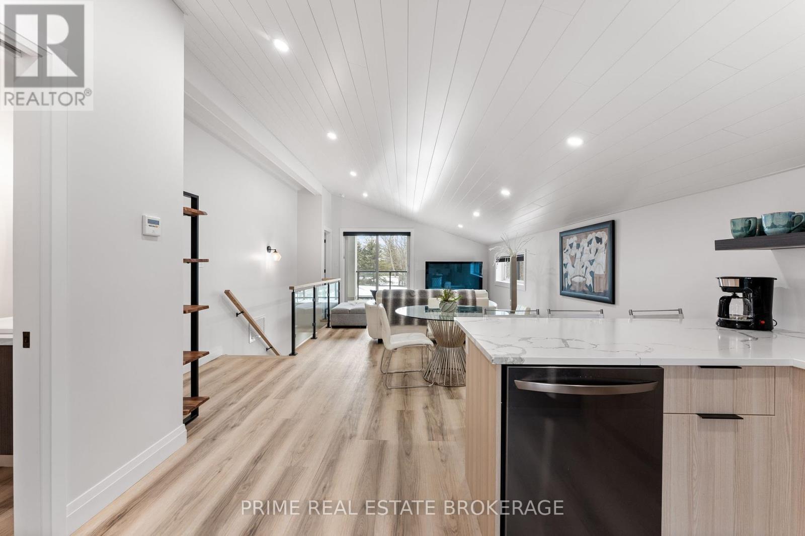 35 Walker Street, Lambton Shores (Grand Bend), ON - Indoor