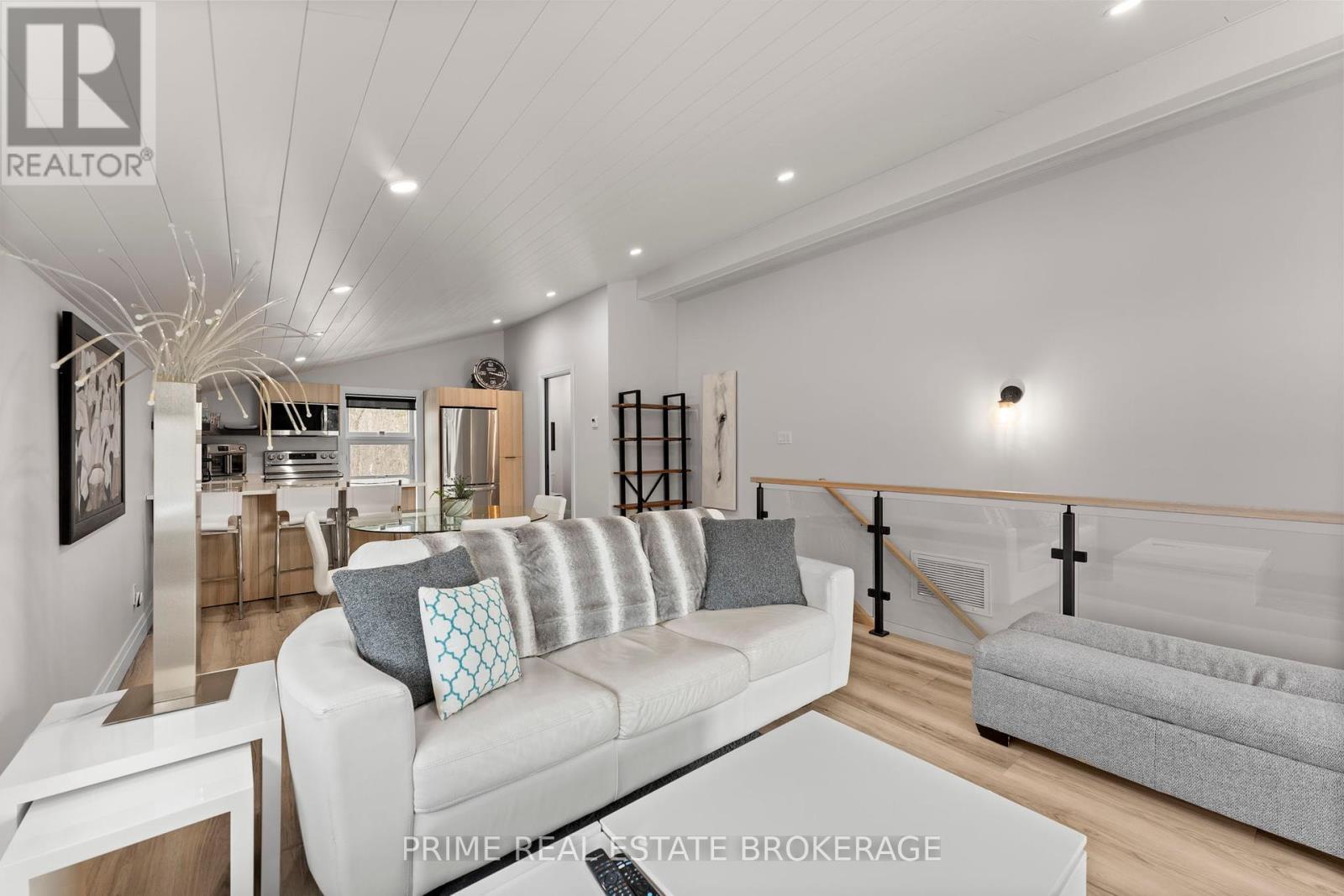 35 Walker Street, Lambton Shores (Grand Bend), ON - Indoor Photo Showing Other Room