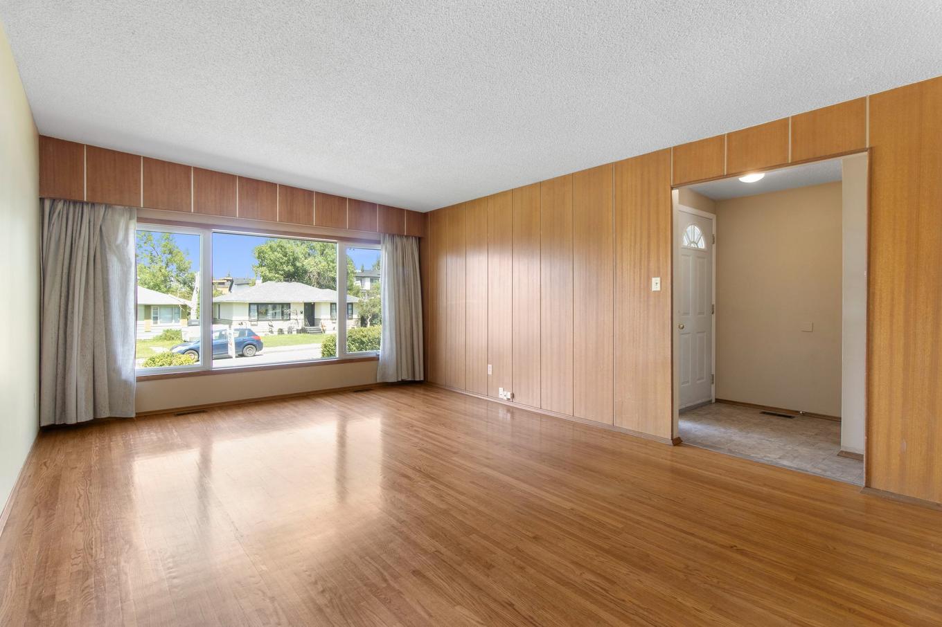 Calgary, AB - Indoor