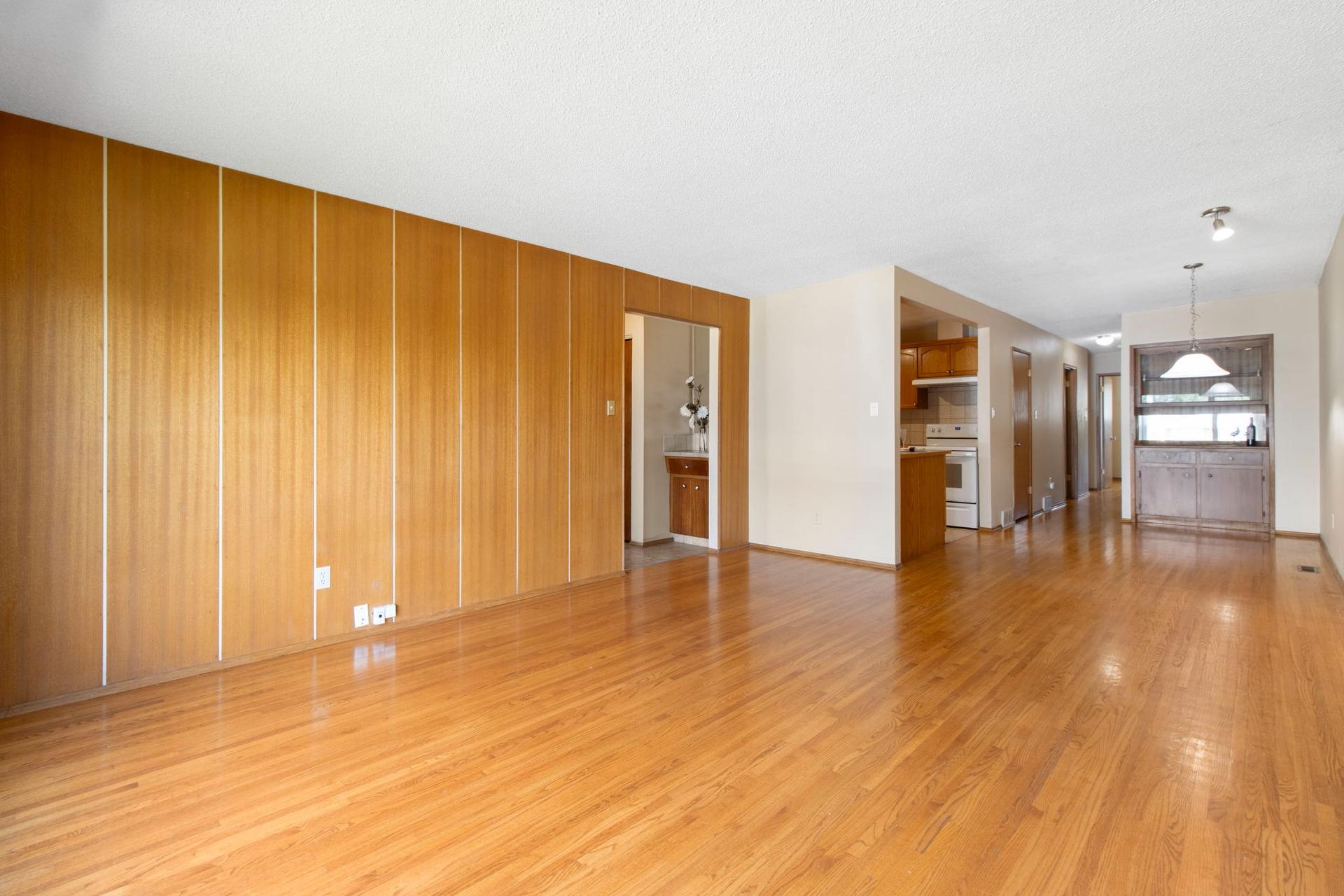Calgary, AB - Indoor Photo Showing Other Room