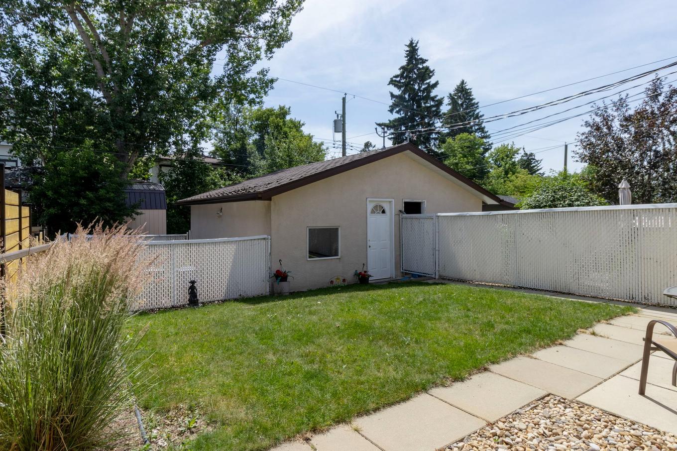 Calgary, AB - Outdoor