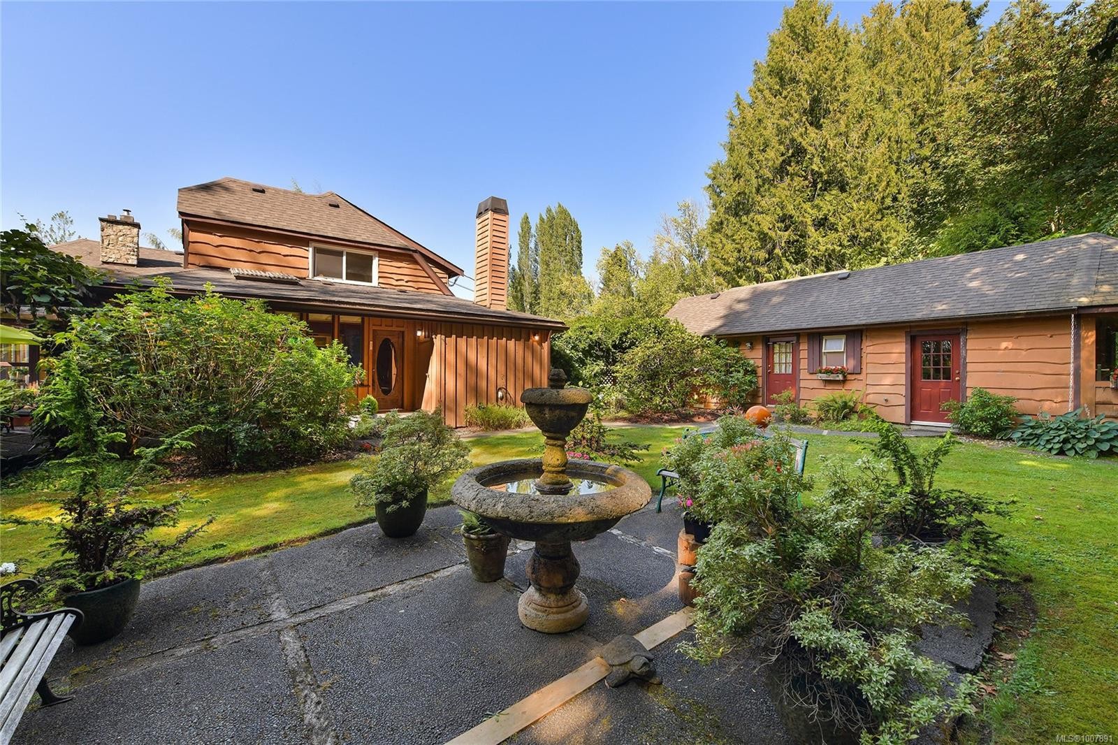 1695 Cultra Ave, Central Saanich, BC