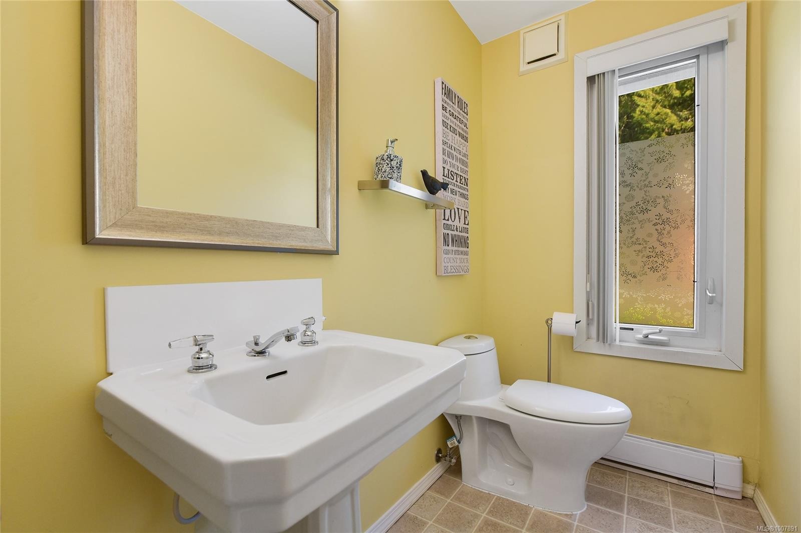 1695 Cultra Ave, Central Saanich, BC