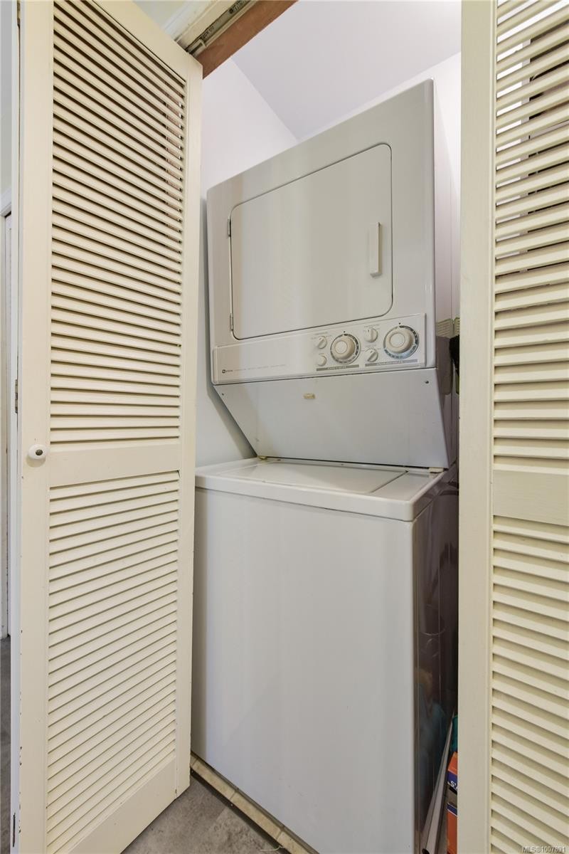 1695 Cultra Ave, Central Saanich, BC