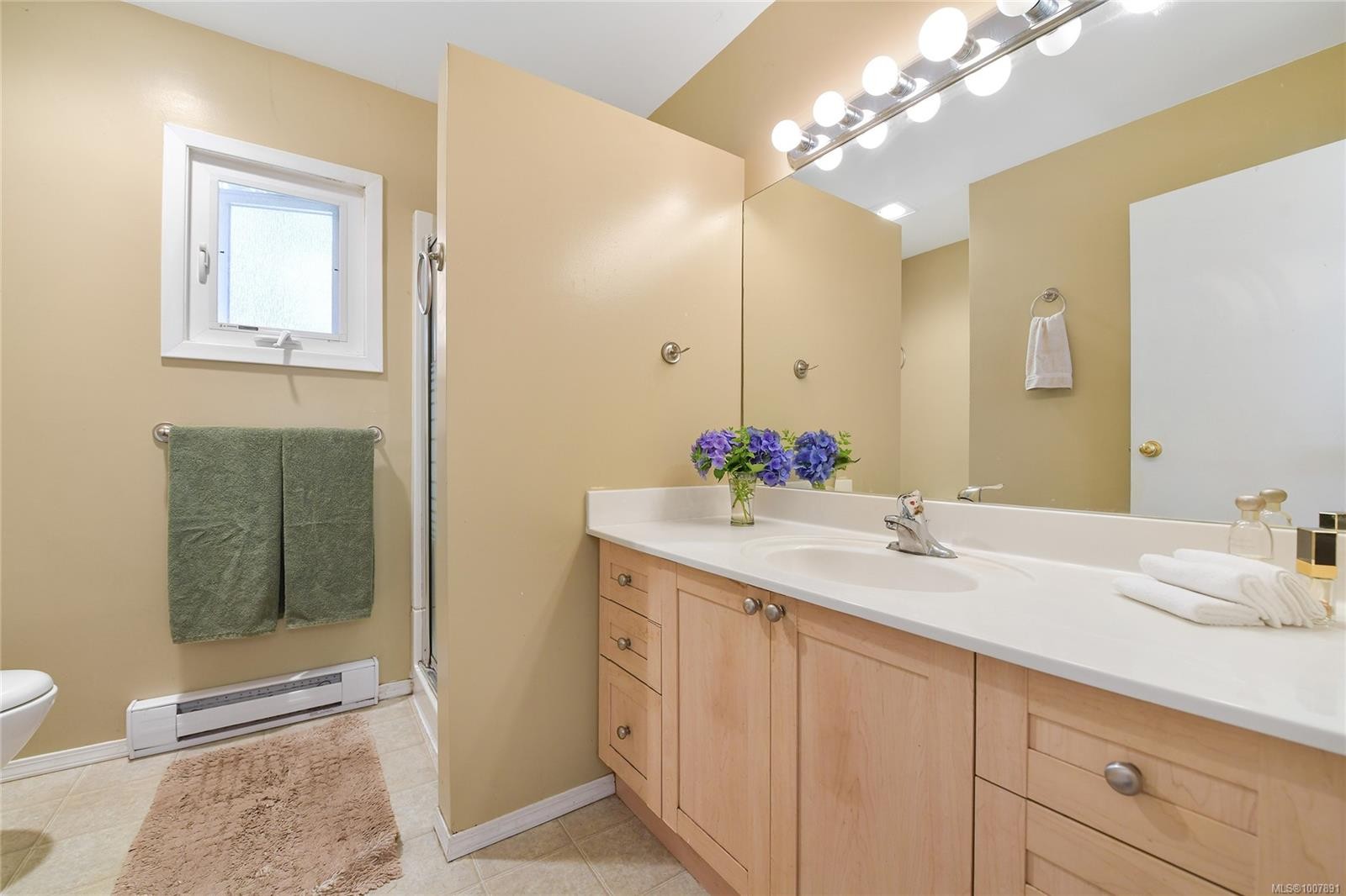 1695 Cultra Ave, Central Saanich, BC