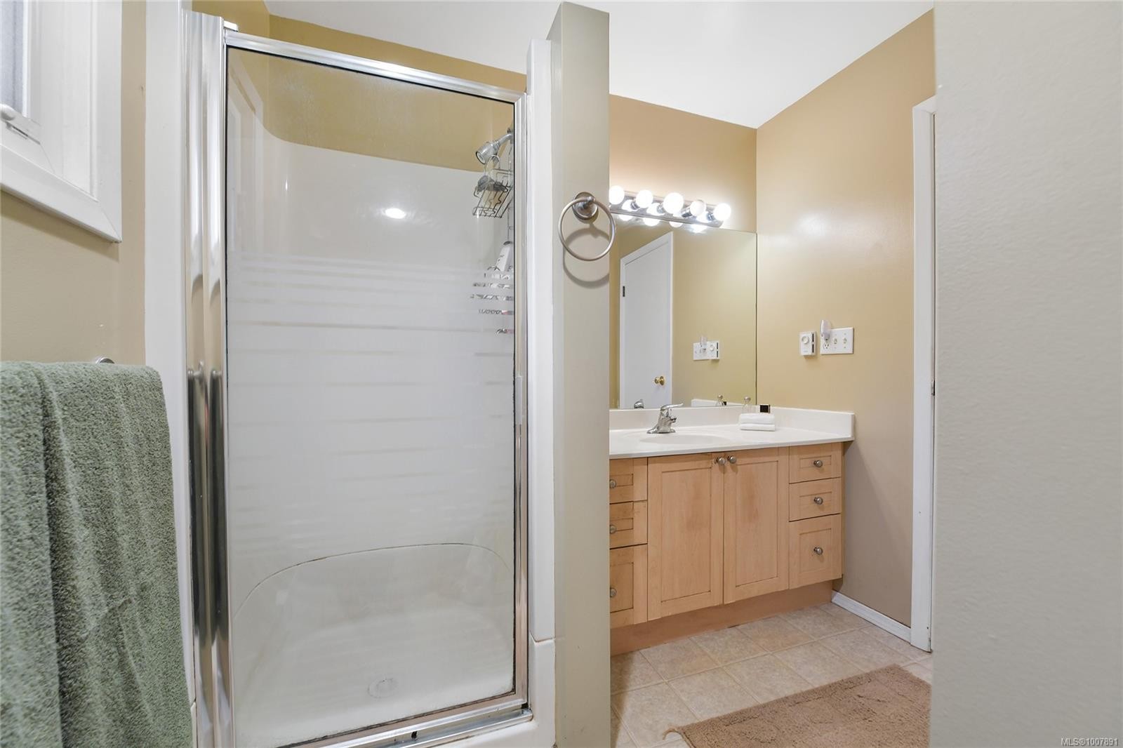 1695 Cultra Ave, Central Saanich, BC