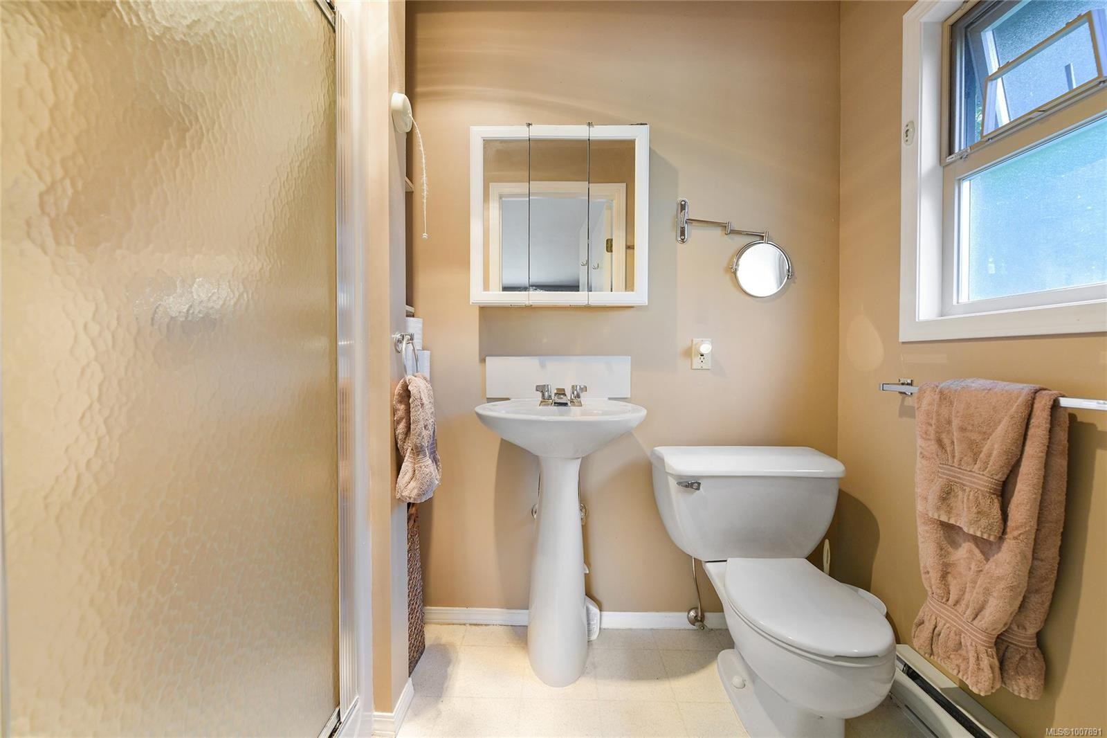 1695 Cultra Ave, Central Saanich, BC