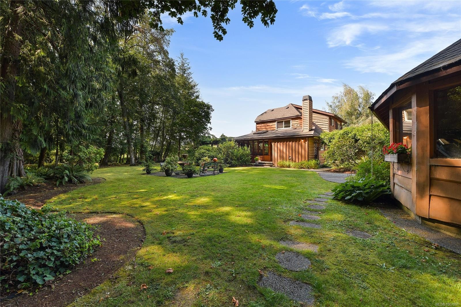 1695 Cultra Ave, Central Saanich, BC