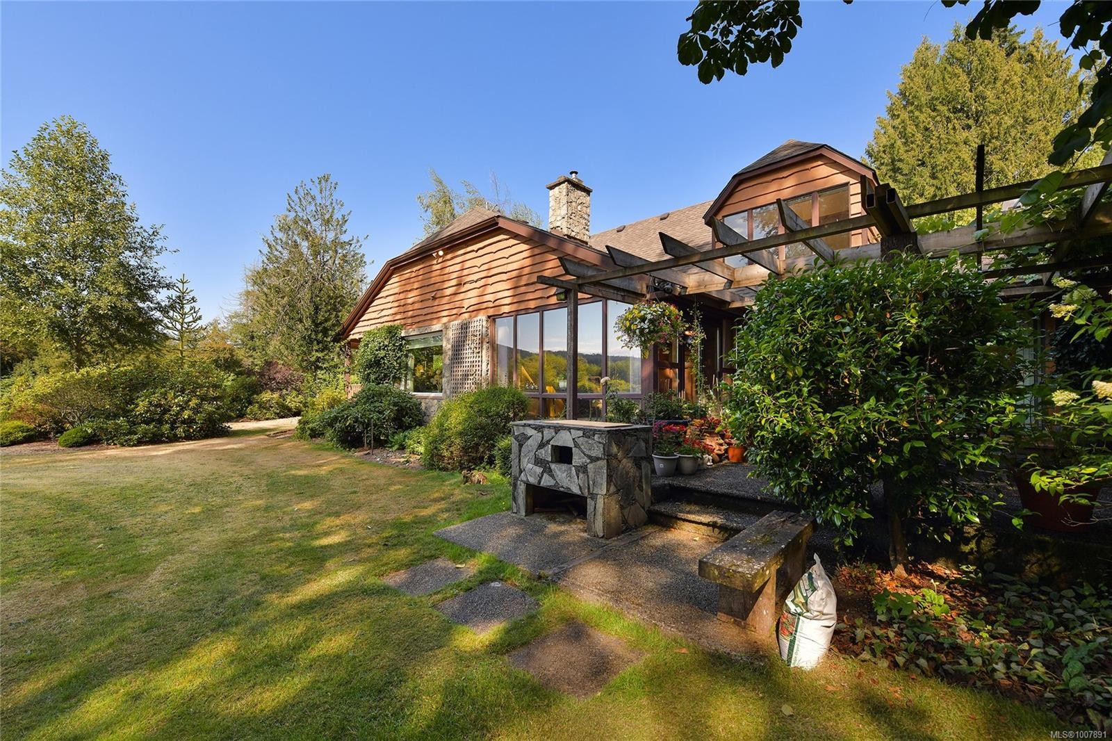 1695 Cultra Ave, Central Saanich, BC