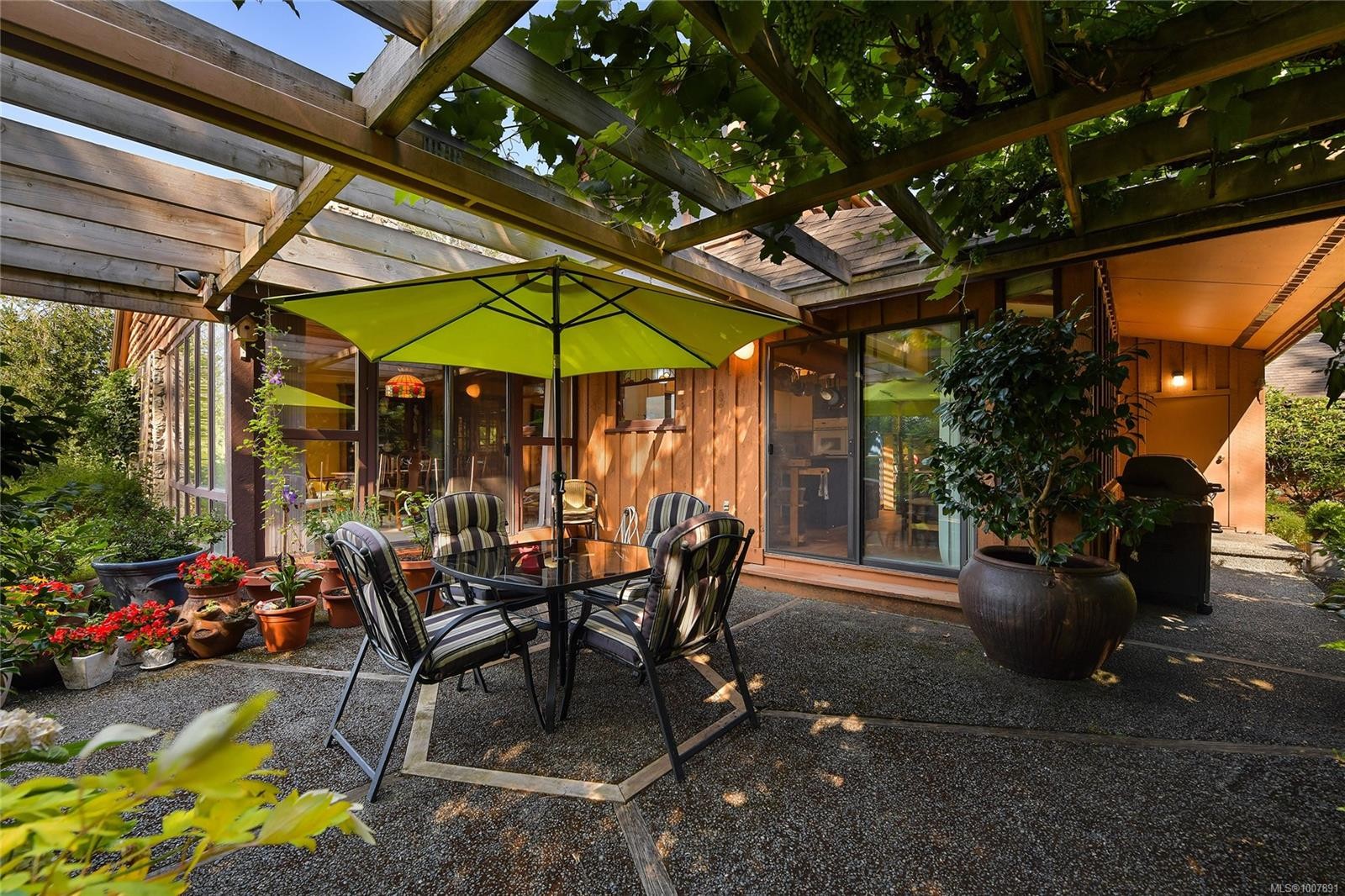 1695 Cultra Ave, Central Saanich, BC