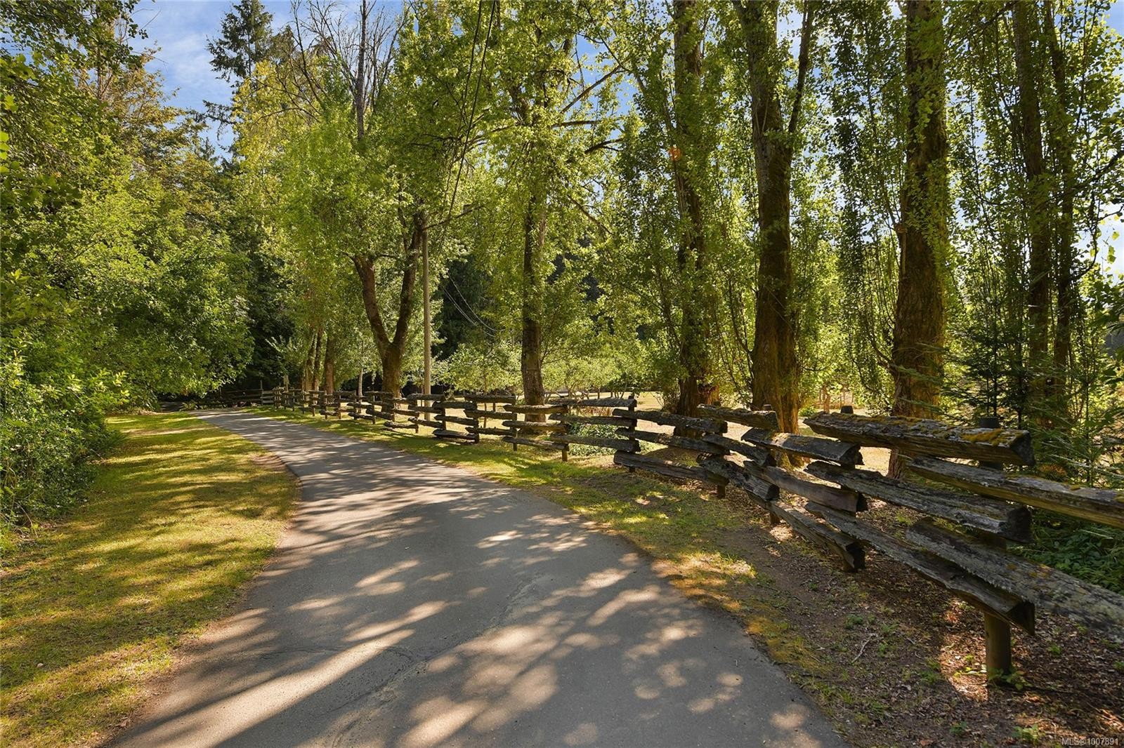 1695 Cultra Ave, Central Saanich, BC