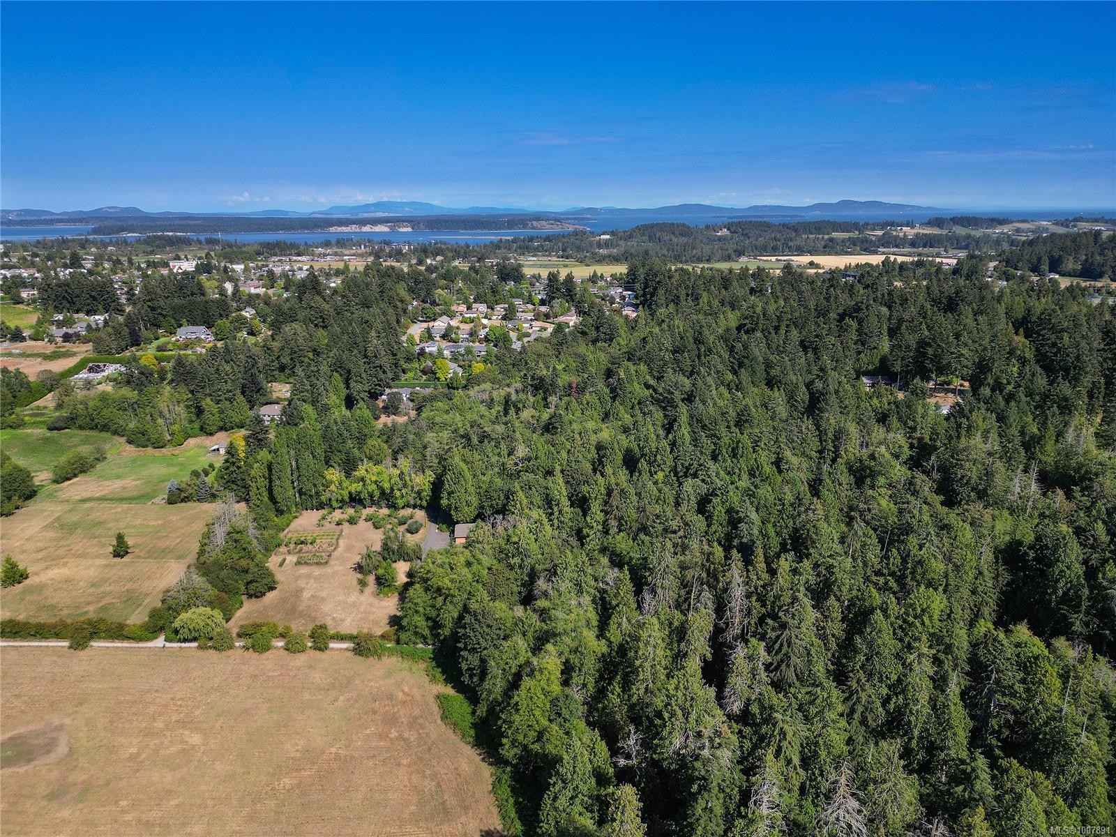 1695 Cultra Ave, Central Saanich, BC